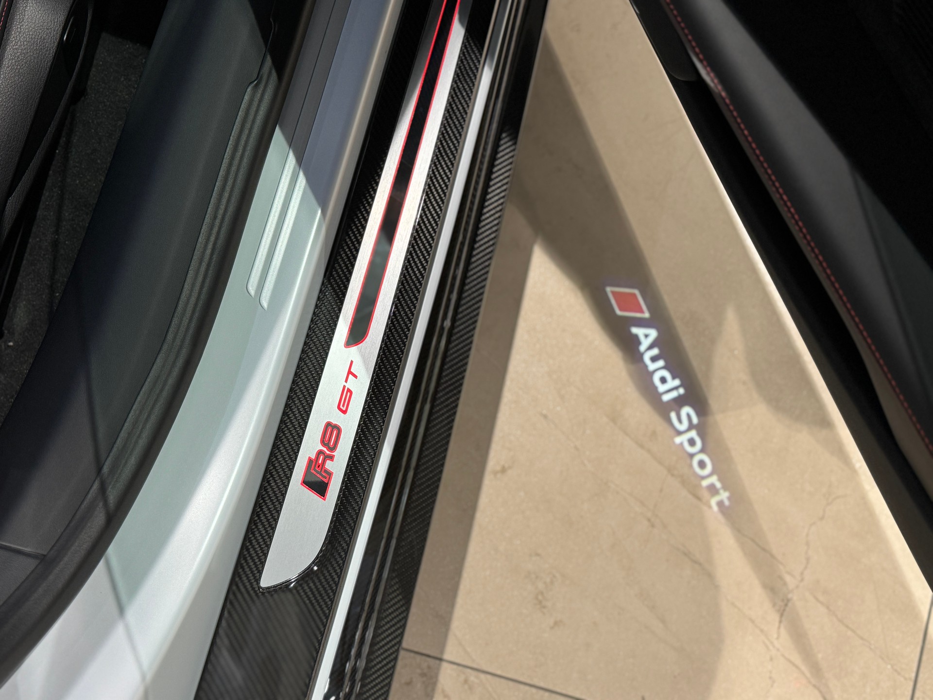 AUDI R8 Coupé GT RWD S-Tronic Limitiert Edition 333-image-16