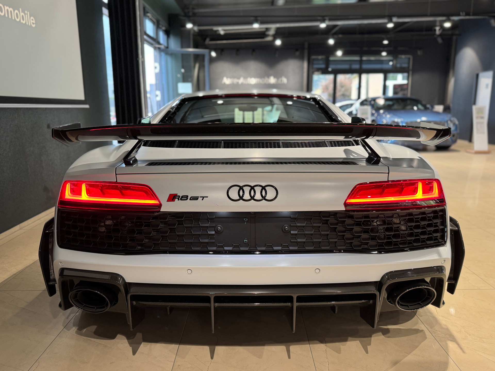 AUDI R8 Coupé GT RWD S-Tronic Limitiert Edition 333-image-5