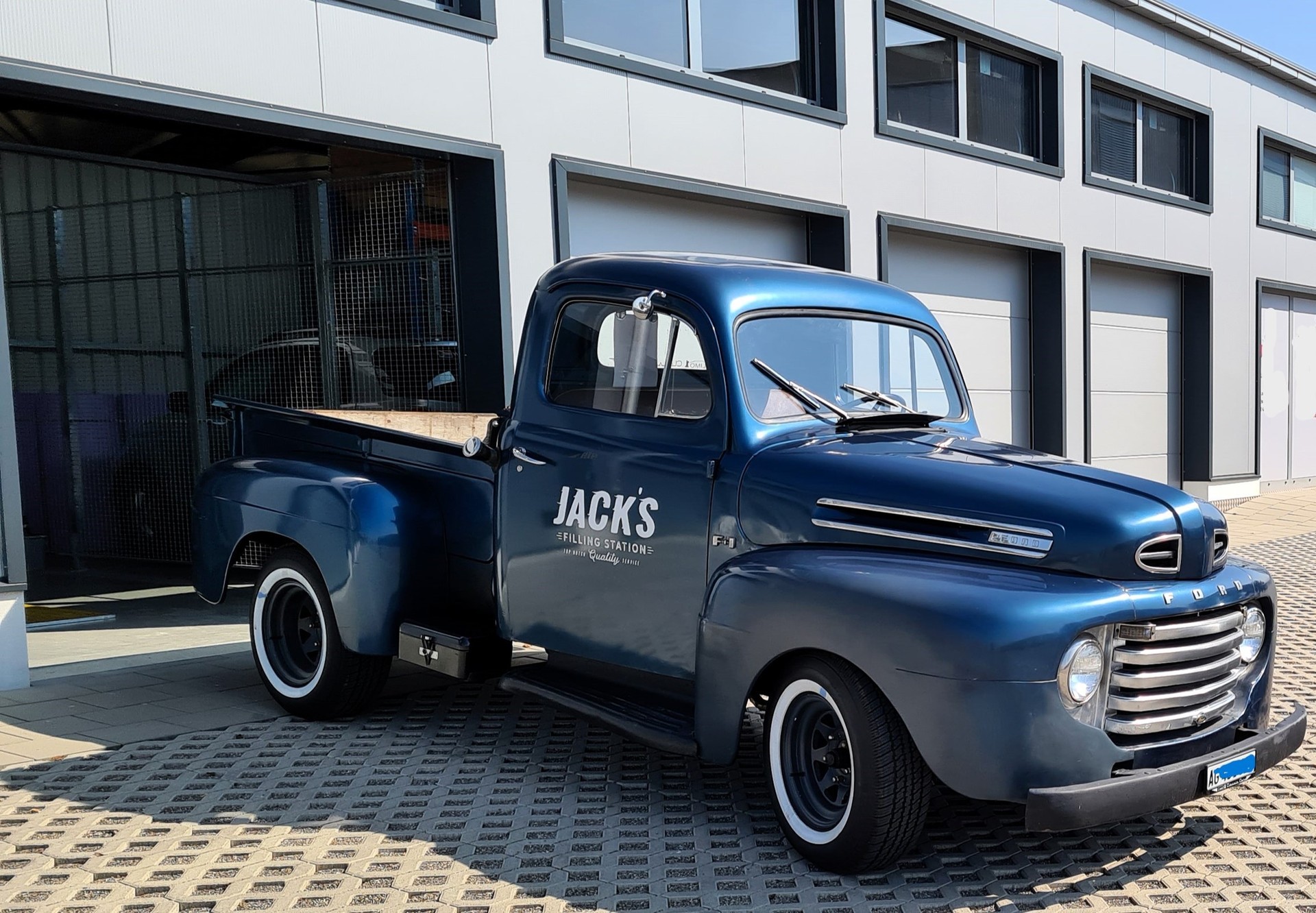 FORD F1-Pickup-image-0