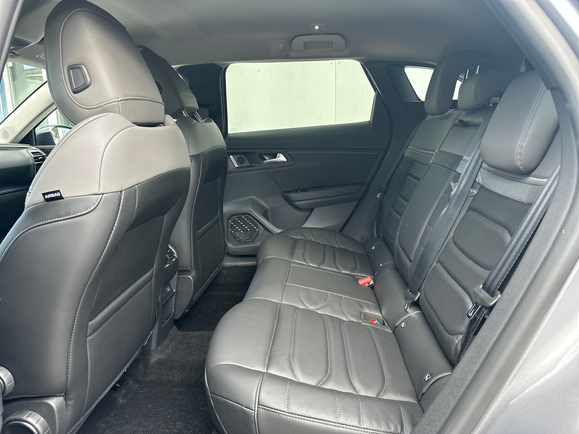 CITROEN C5 X 1.6i PHEV Shine e-EAT8-image-6