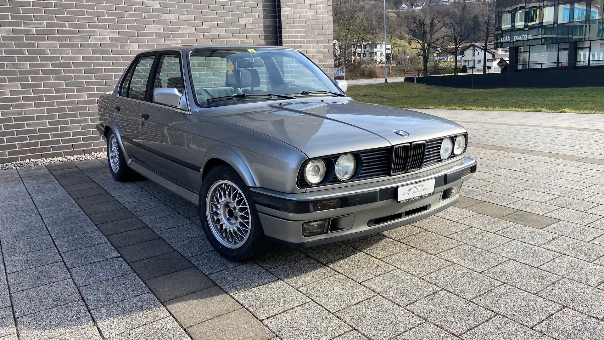 BMW 325iX-image-2
