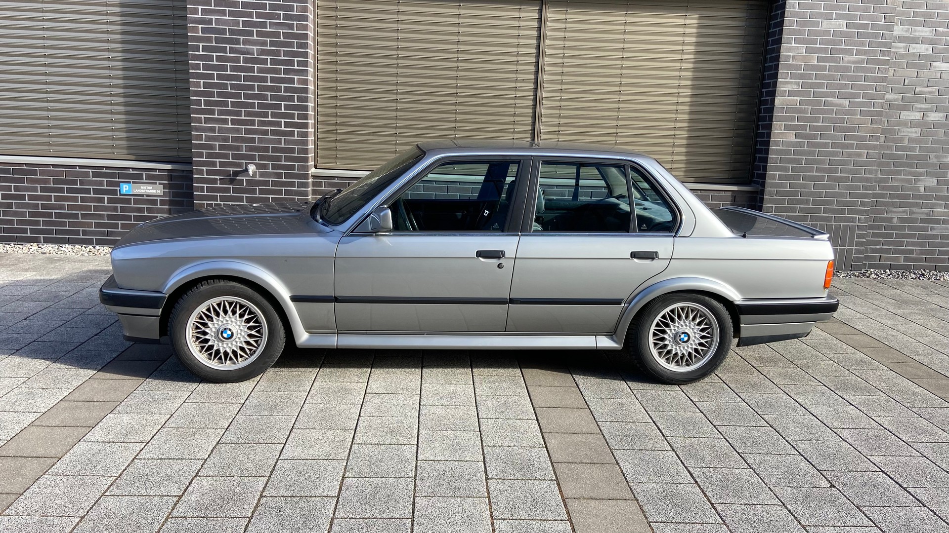 BMW 325iX-image-5