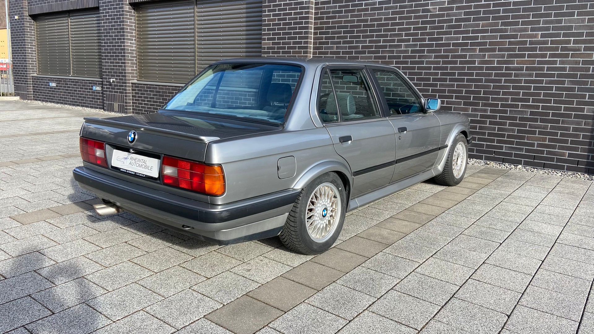 BMW 325iX-image-9