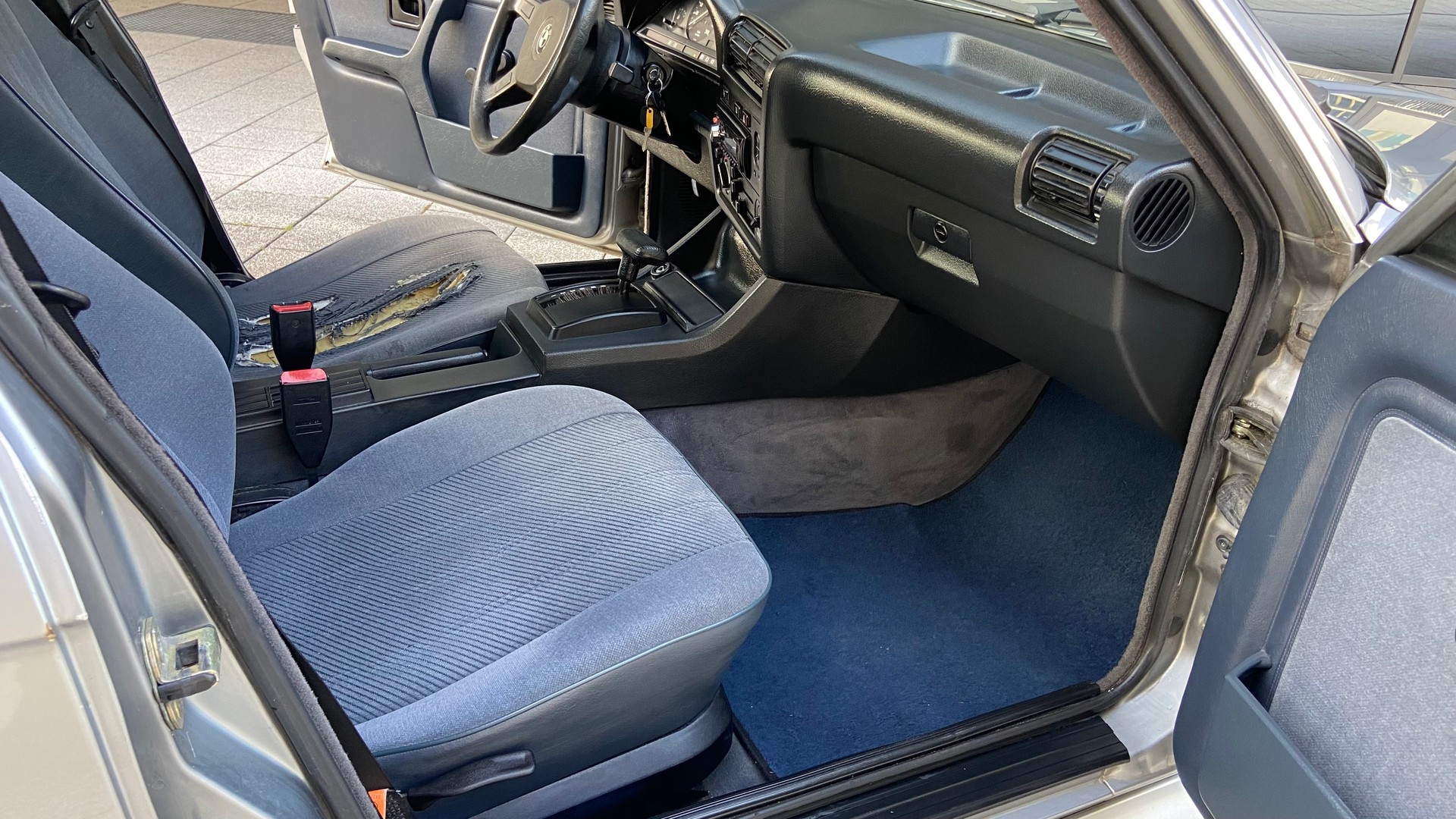 BMW 325iX-image-11