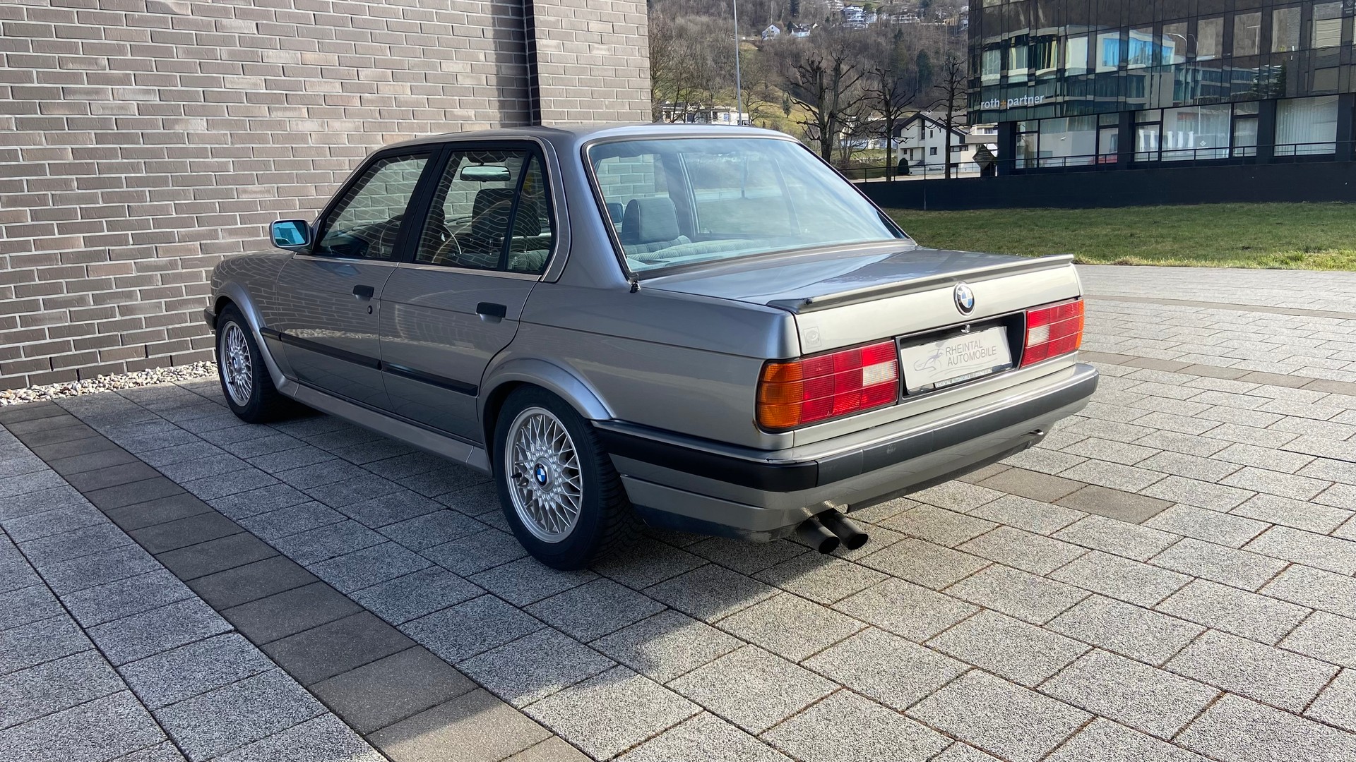 BMW 325iX-image-7
