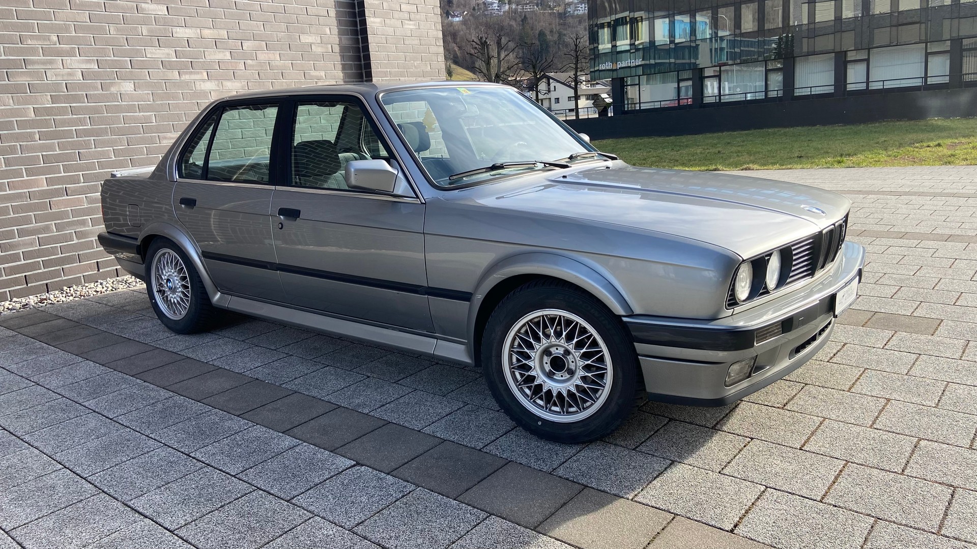 BMW 325iX-image-1