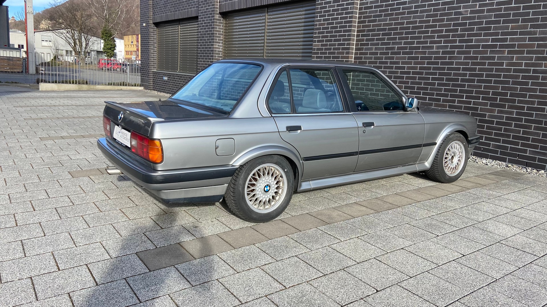 BMW 325iX-image-10