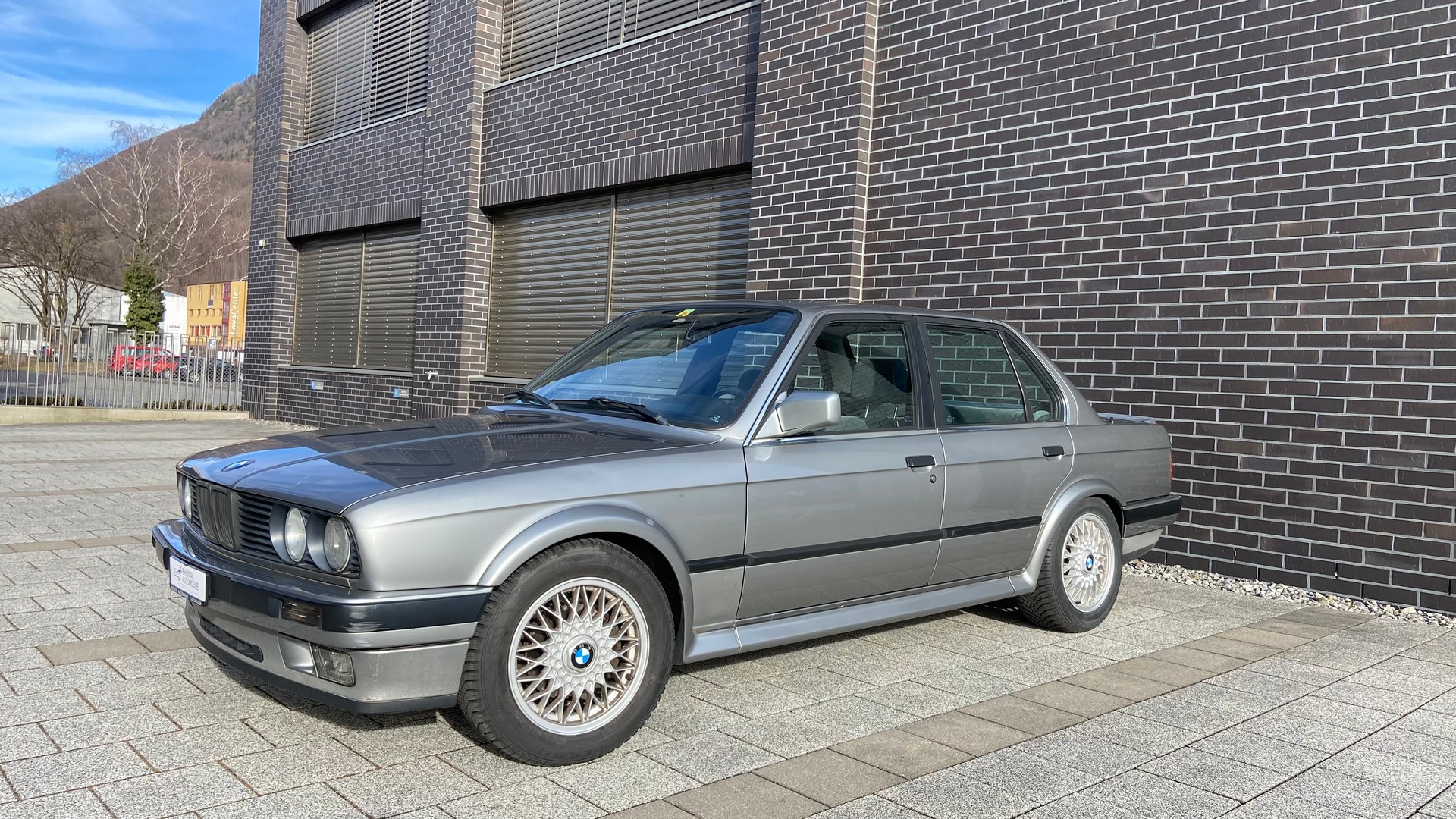 BMW 325iX-image-3