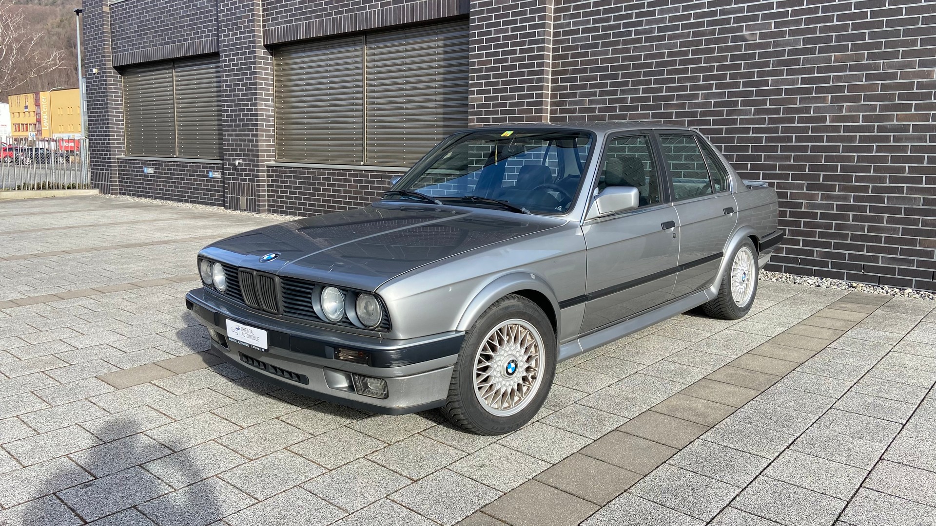 BMW 325iX-image-4