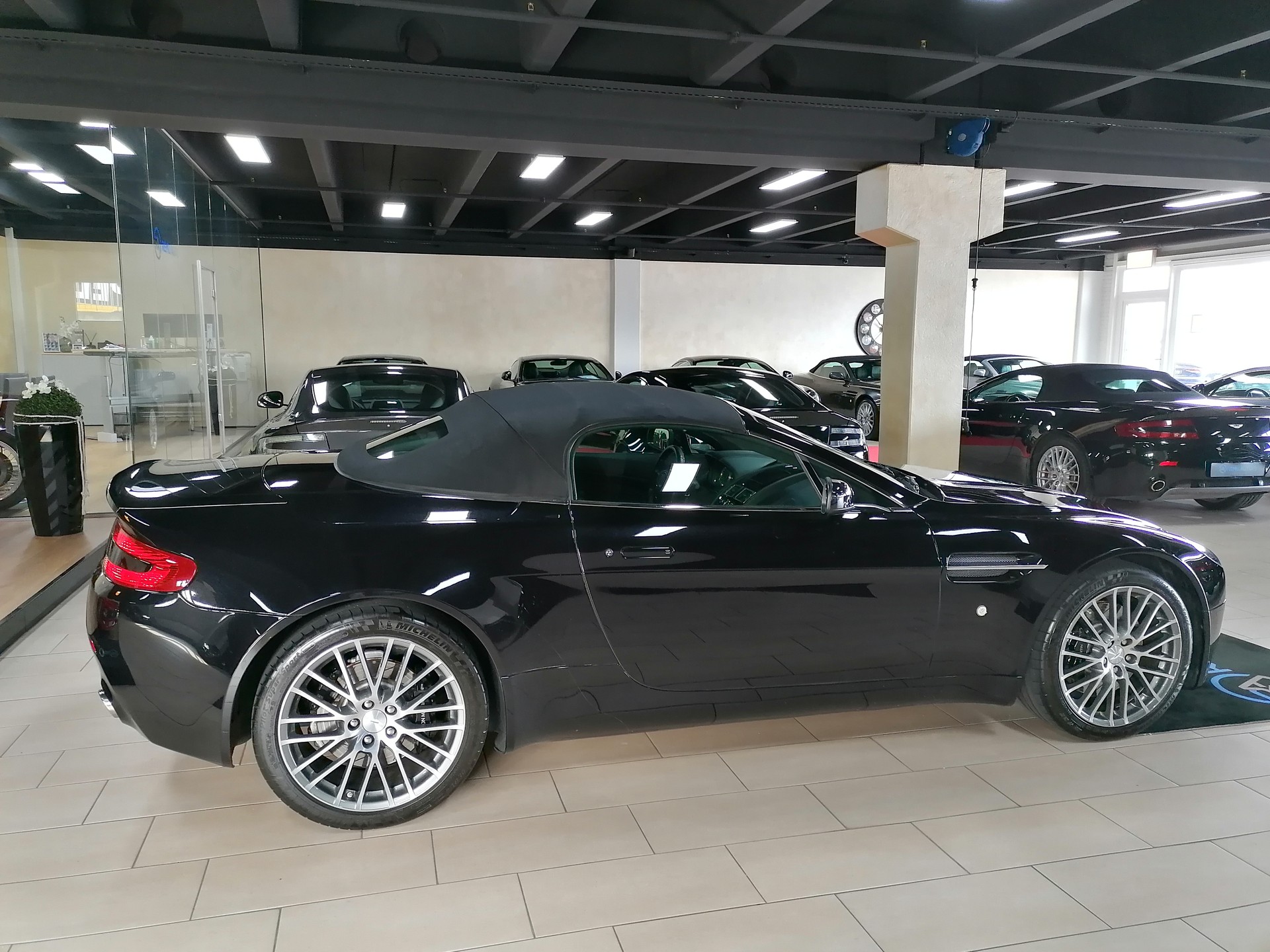 ASTON MARTIN V8 Vantage 4.7 Sportshift-image-8