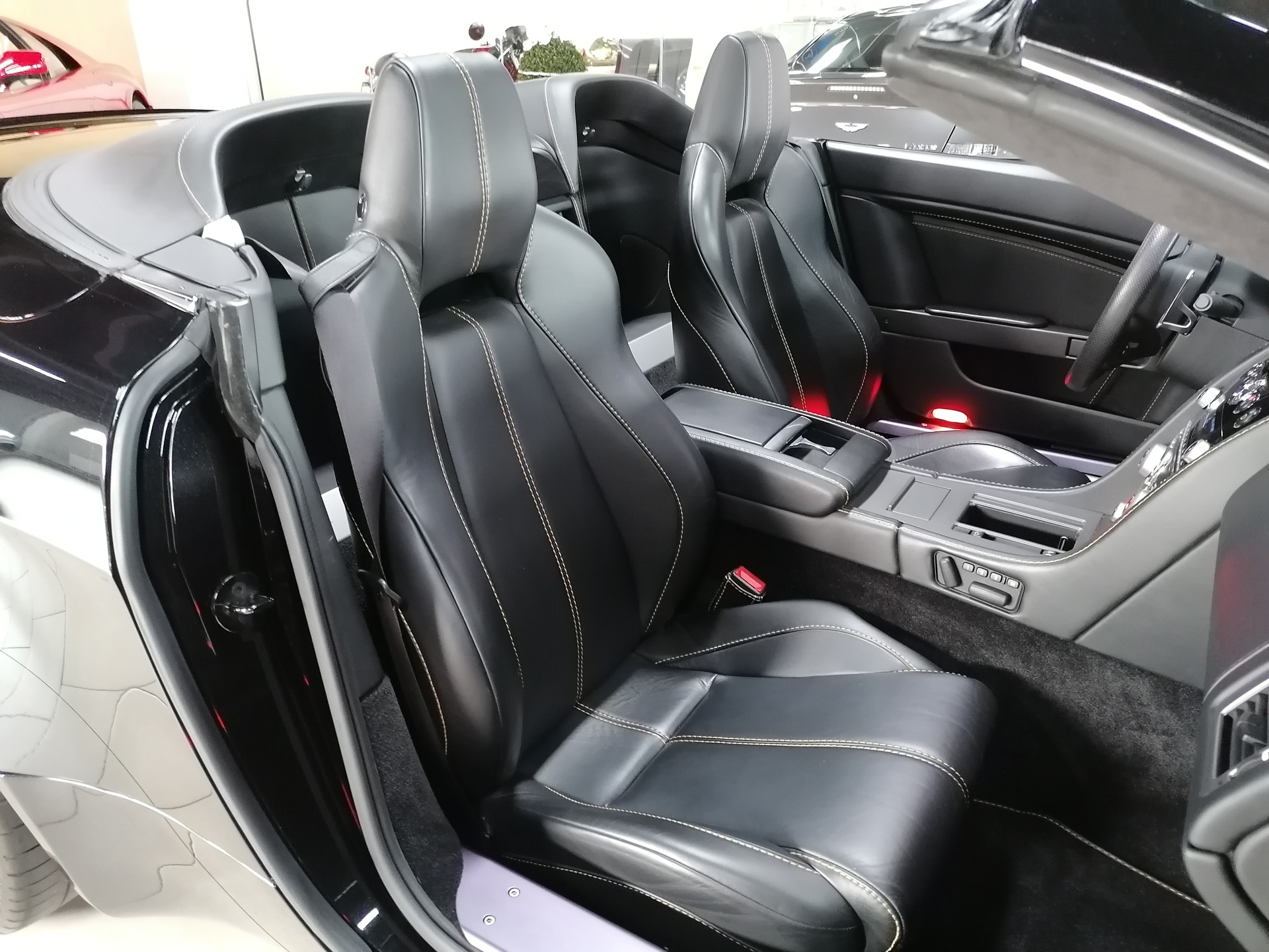 ASTON MARTIN V8 Vantage 4.7 Sportshift-image-18
