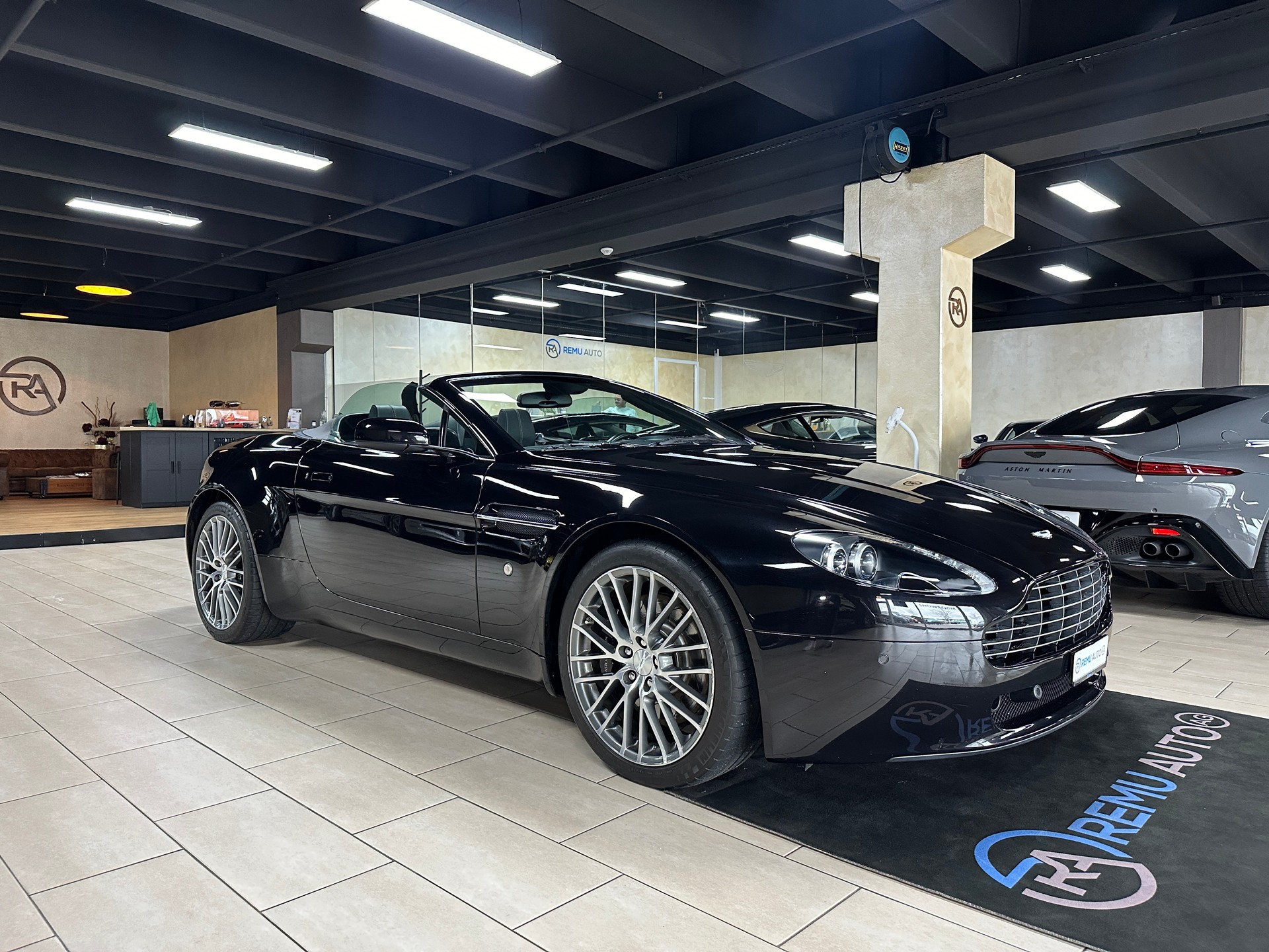ASTON MARTIN V8 Vantage 4.7 Sportshift-image-0