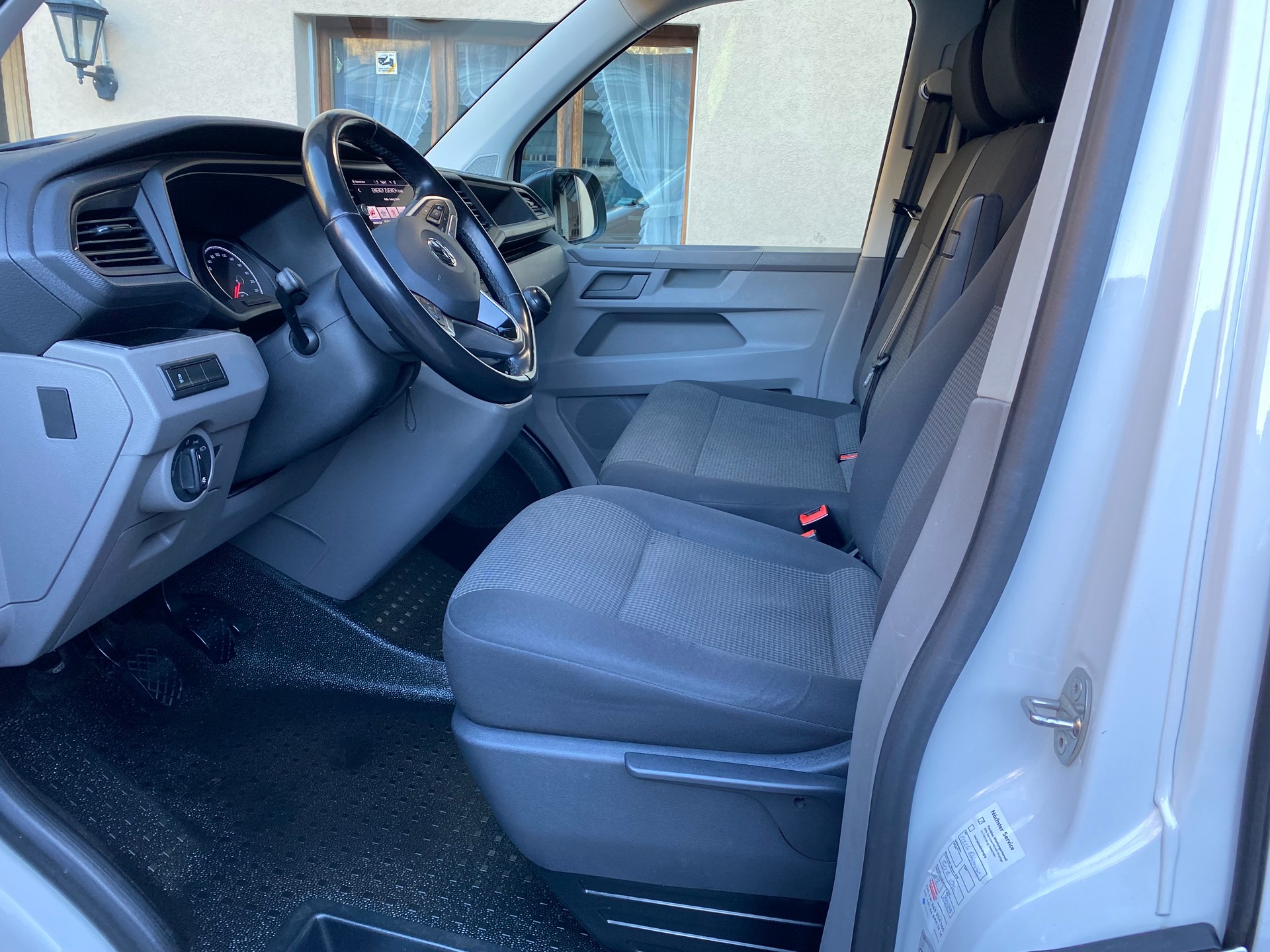 VW T6.1 2.0 TDI 4Motion-image-3