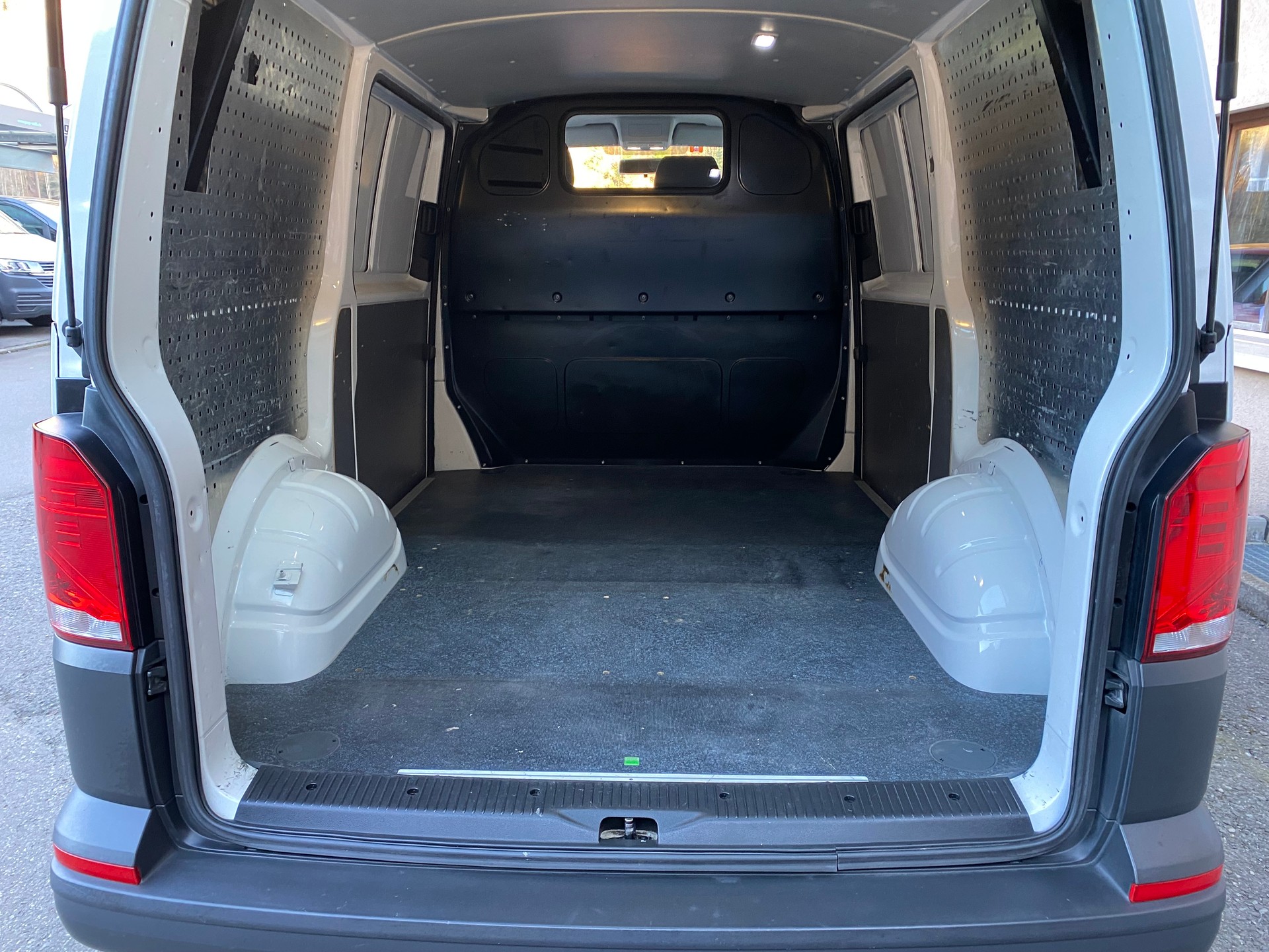 VW T6.1 2.0 TDI 4Motion-image-8