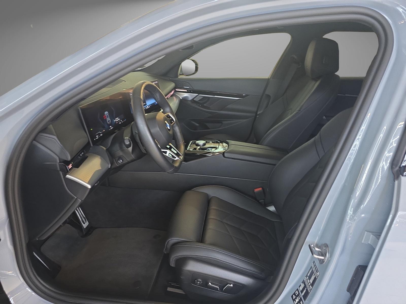 BMW 520d xDrive Touring M Sport-image-10