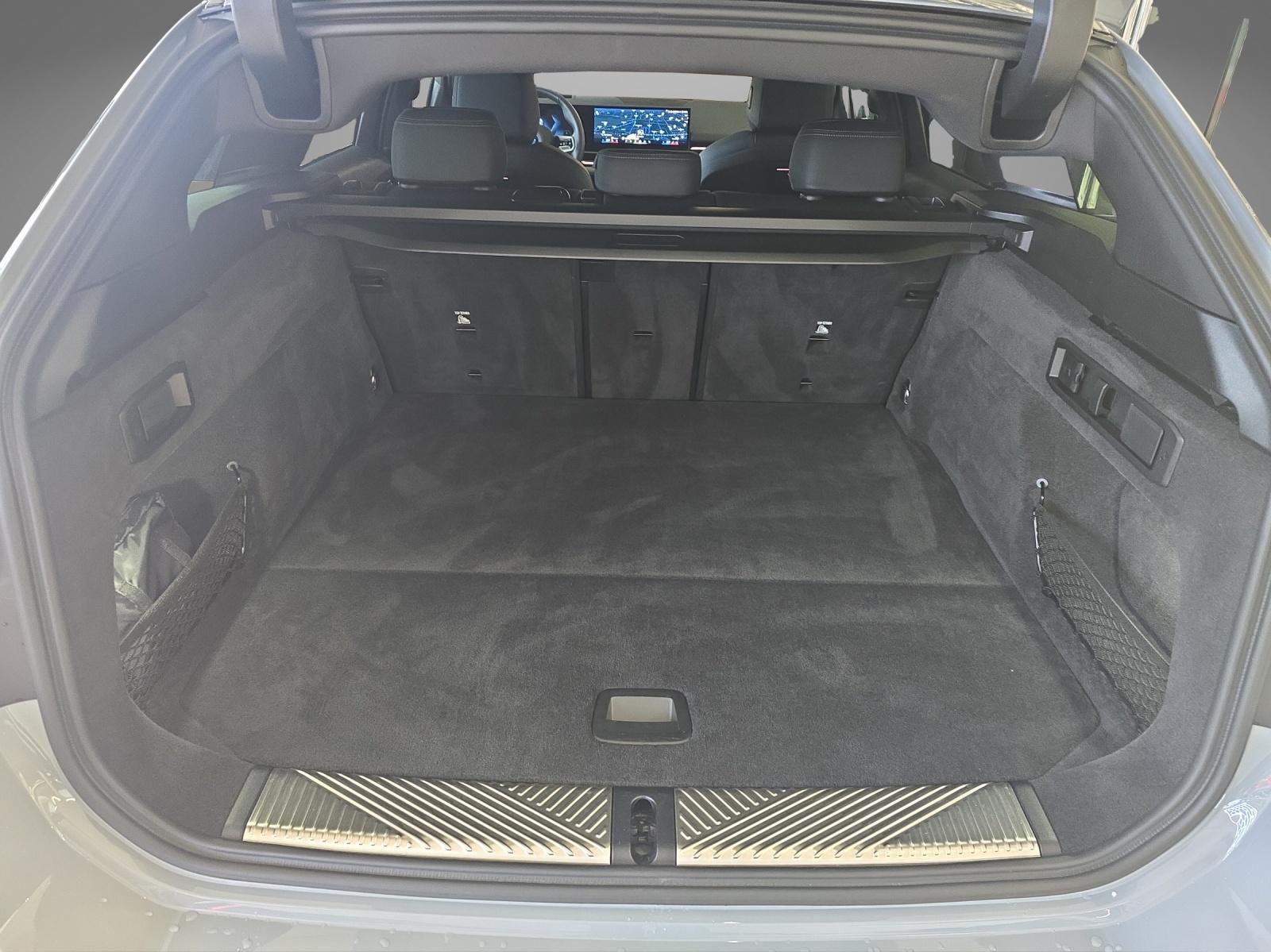 BMW 520d xDrive Touring M Sport-image-17