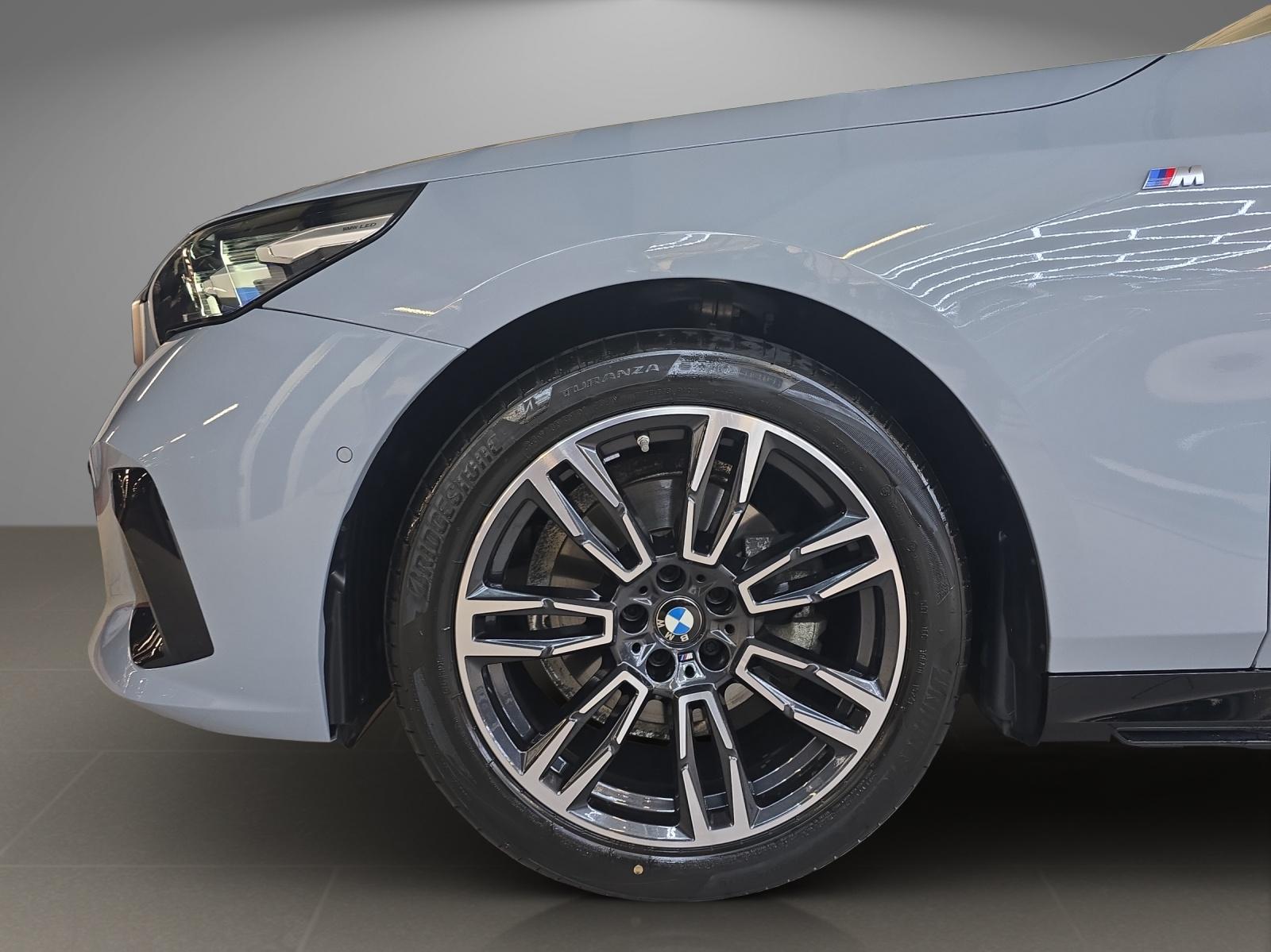 BMW 520d xDrive Touring M Sport-image-16