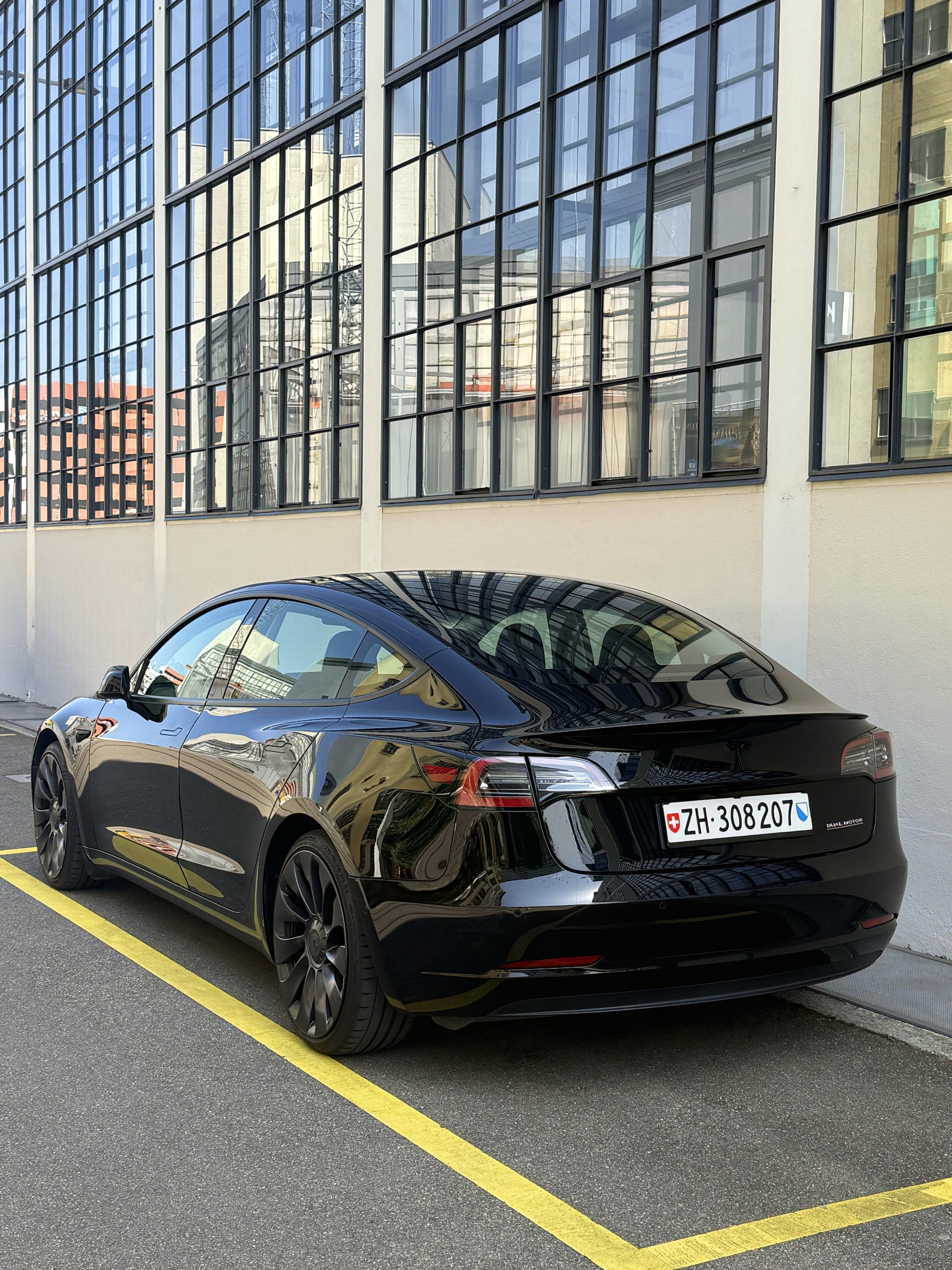TESLA Model 3 Performance Dual Motor AWD-image-3