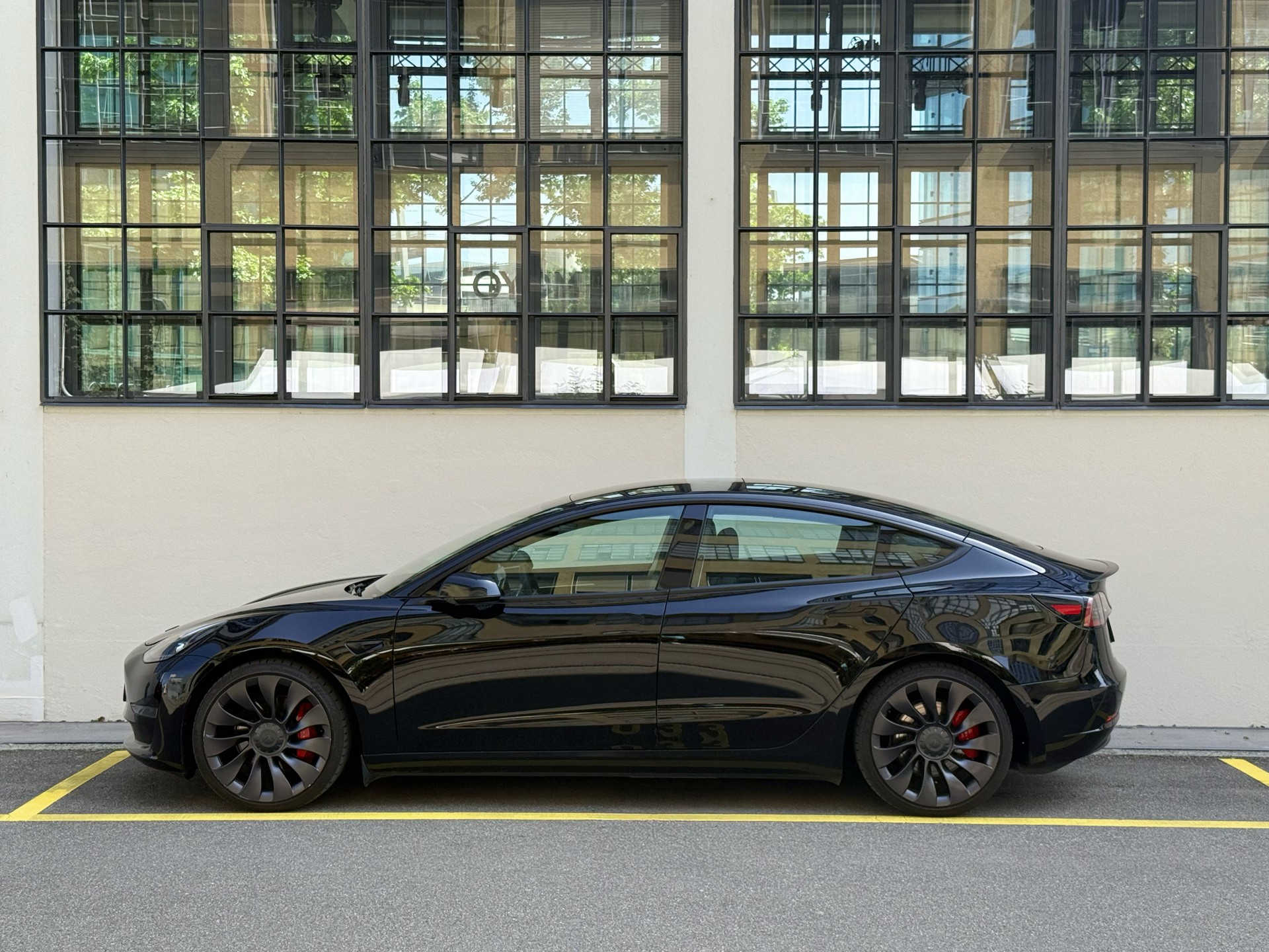 TESLA Model 3 Performance Dual Motor AWD-image-2