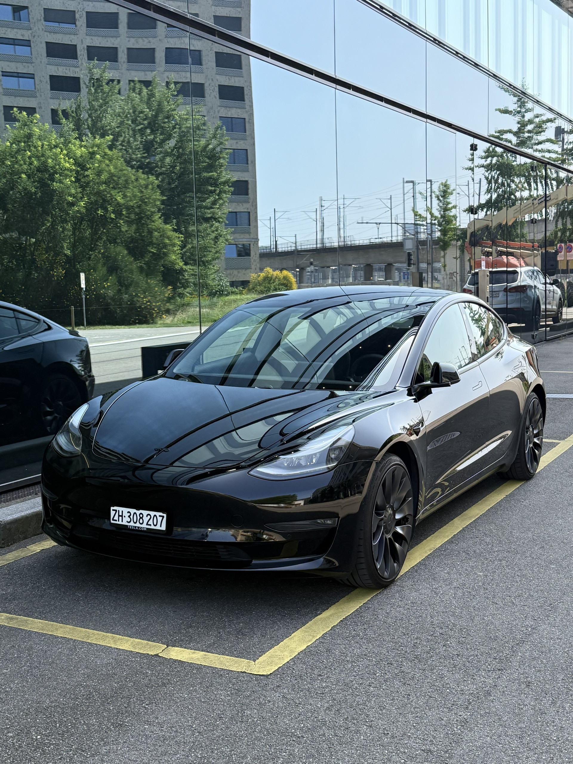 TESLA Model 3 Performance Dual Motor AWD-image-1