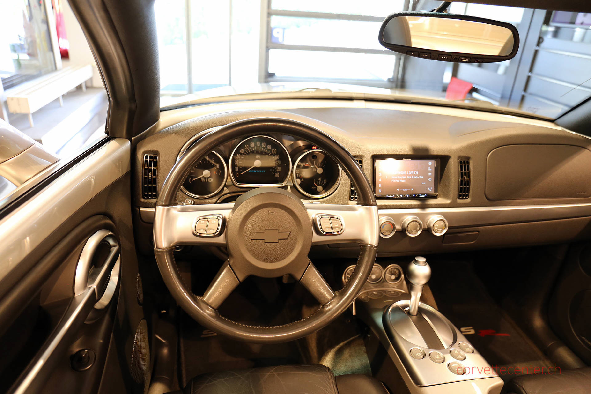 CHEVROLET SSR 6.0 LS2-image-8