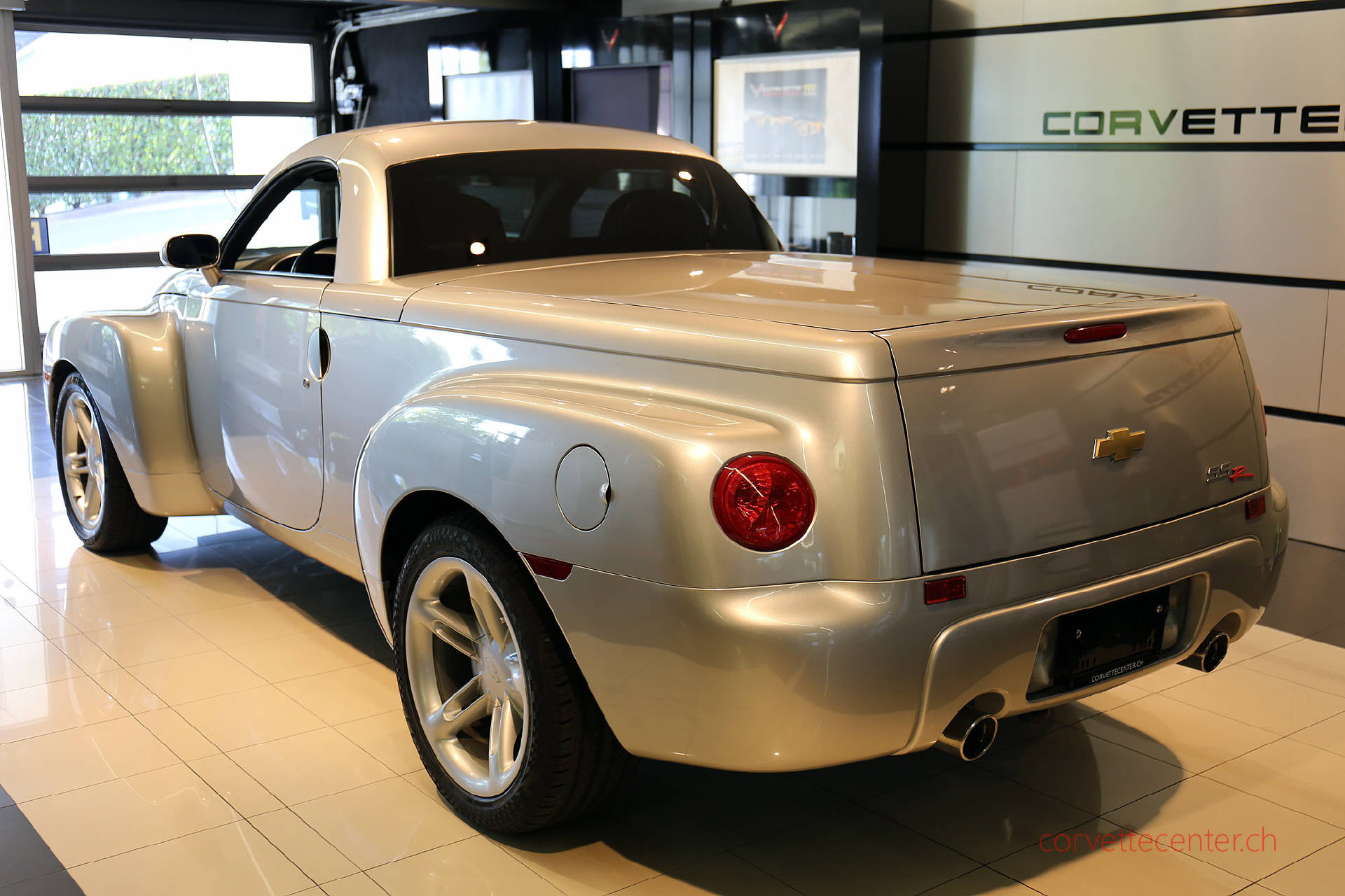 CHEVROLET SSR 6.0 LS2-image-14
