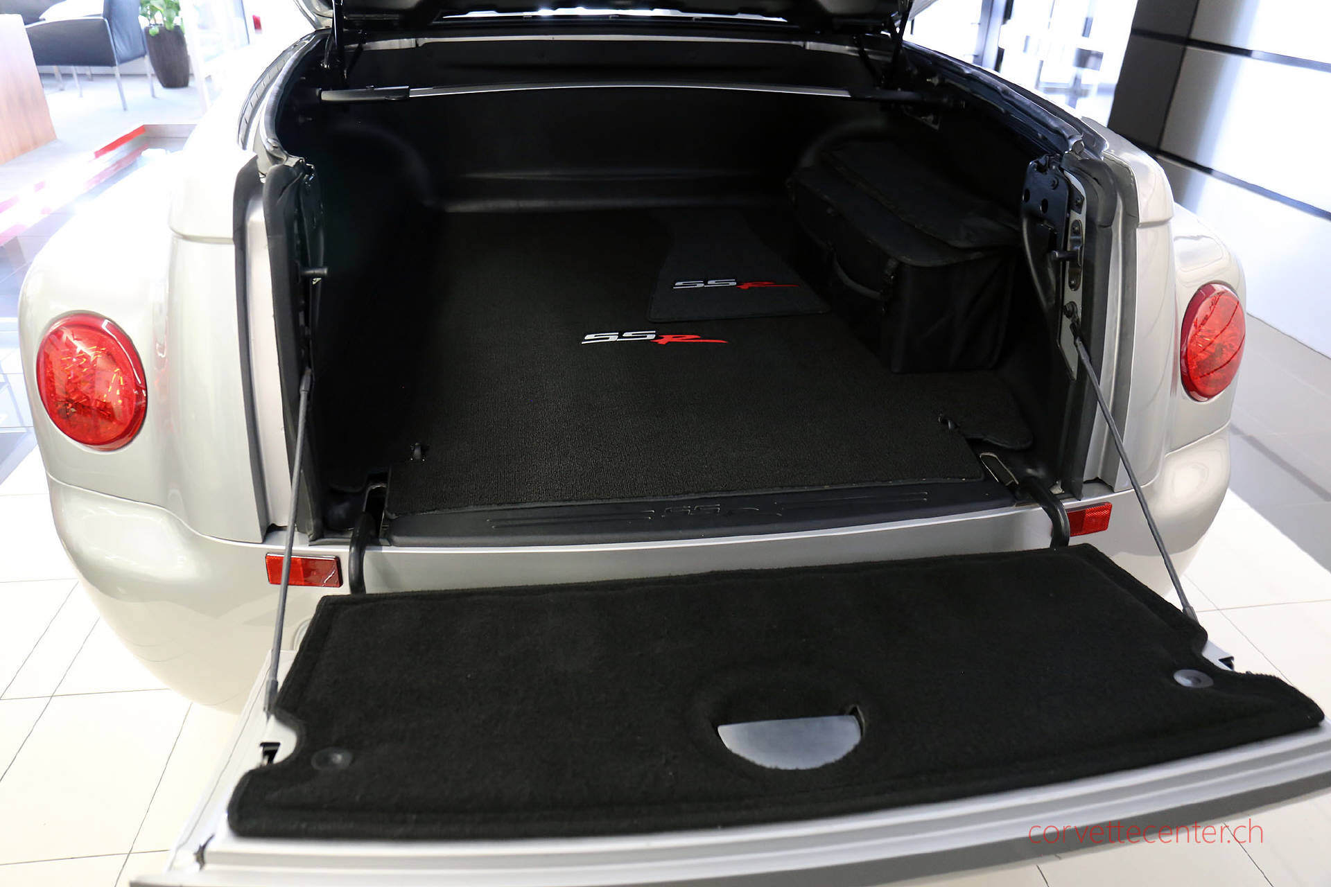 CHEVROLET SSR 6.0 LS2-image-15