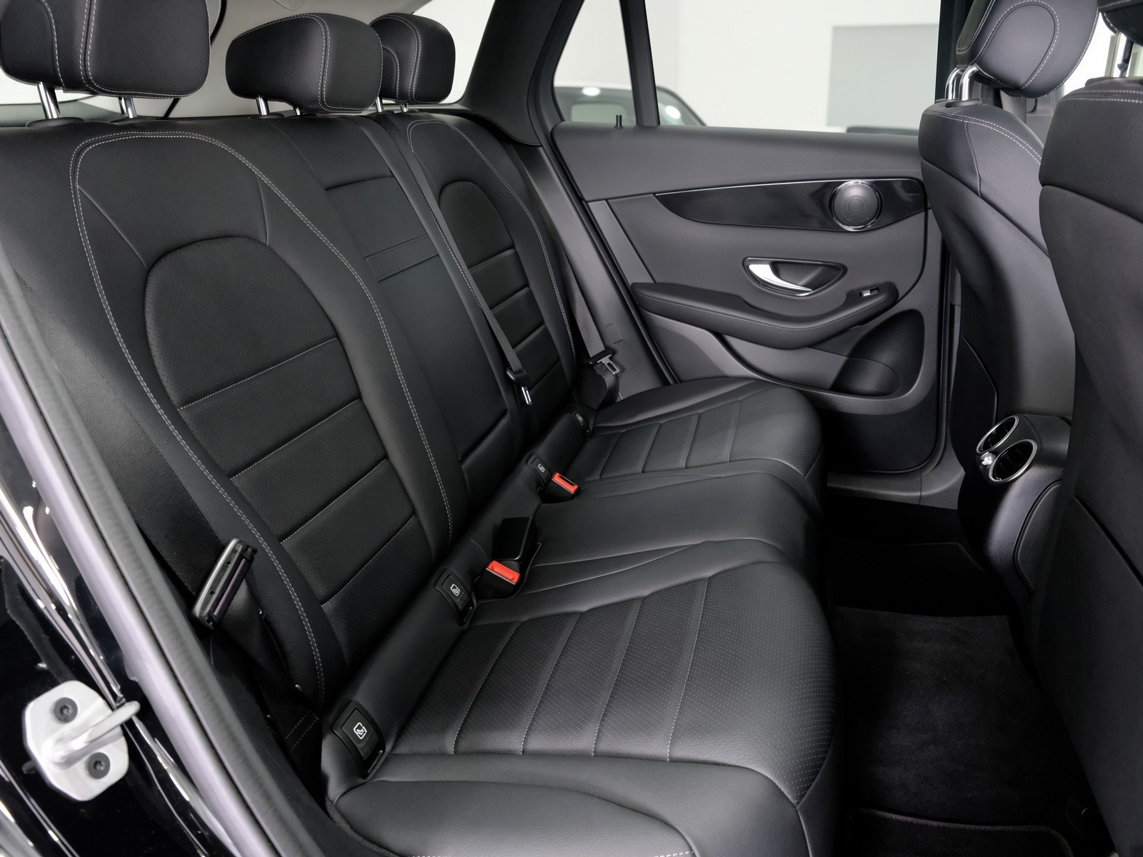 MERCEDES-BENZ GLC 200 Off-Road 4Matic 9G-Tronic-image-4