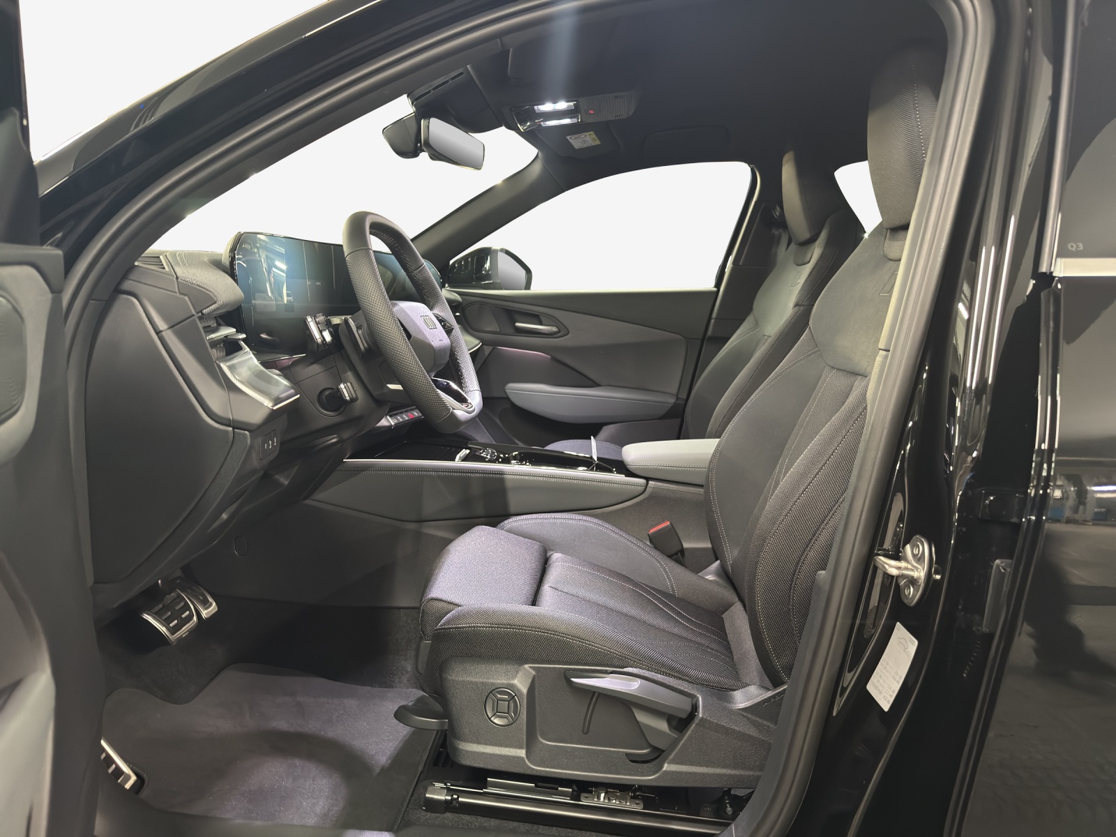 AUDI Q3 SUV 110 kW TFSI S tronic-image-7