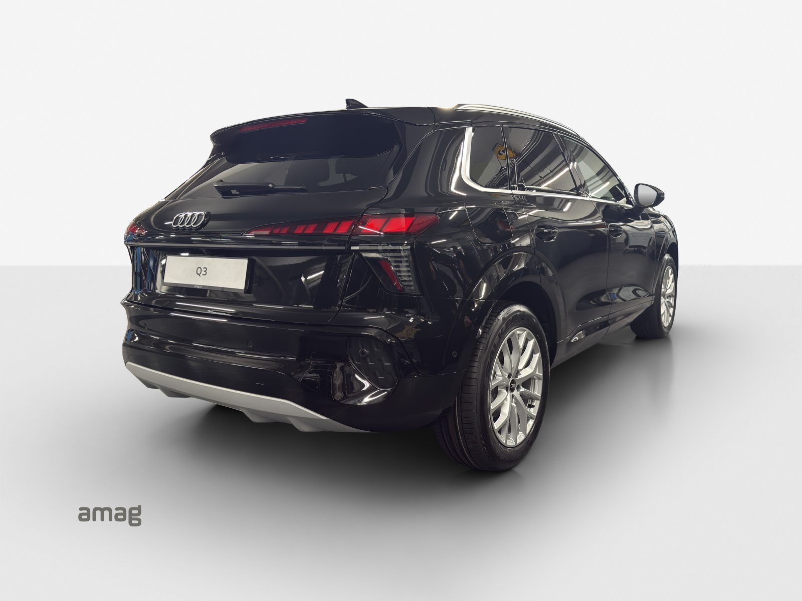 AUDI Q3 SUV 110 kW TFSI S tronic-image-4