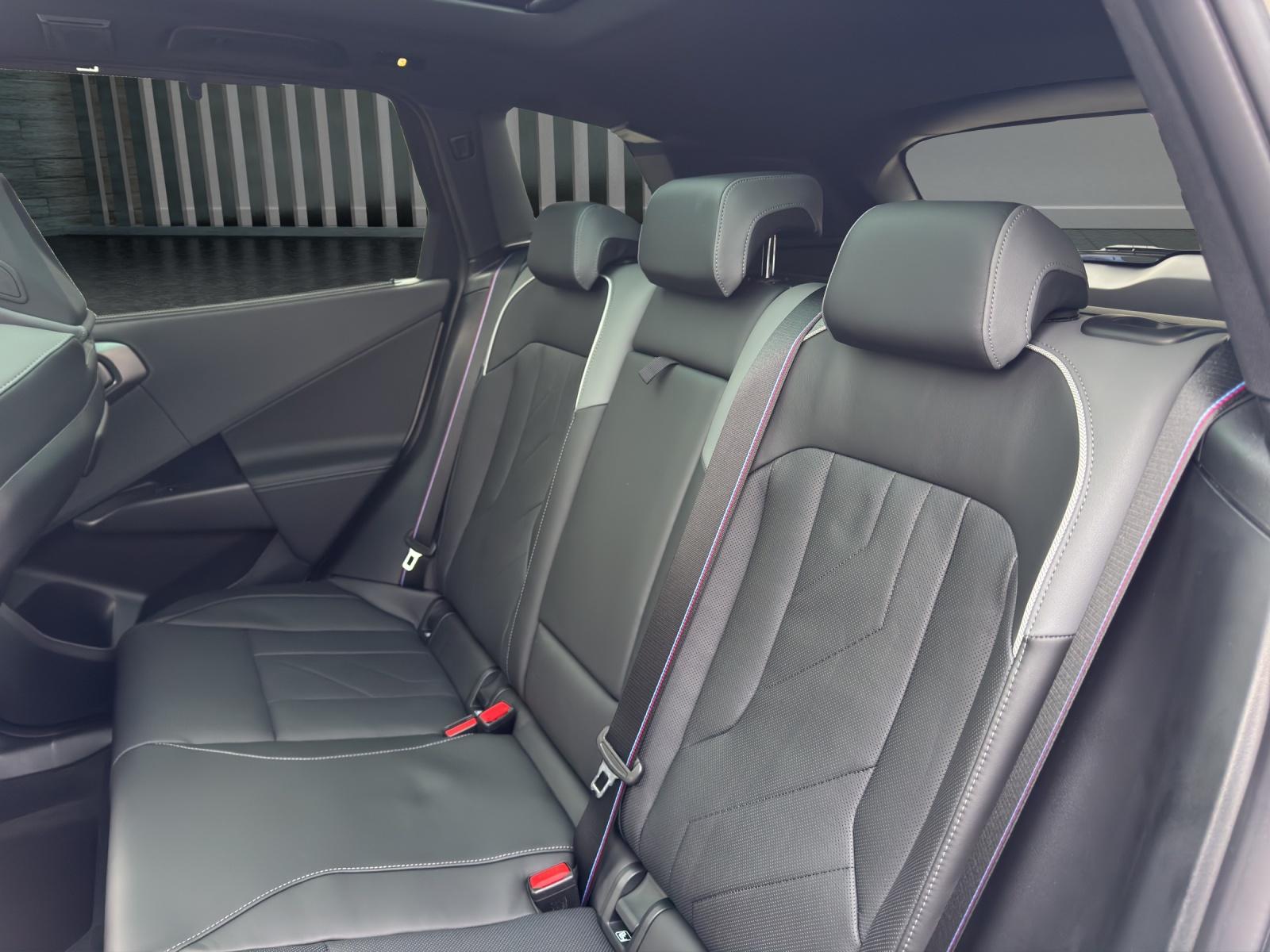 BMW 30e xDrive M Sport Pro-image-14