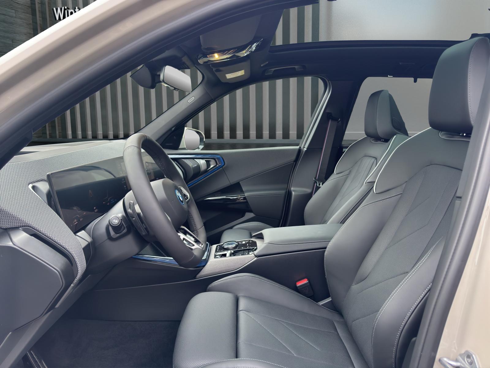 BMW 30e xDrive M Sport Pro-image-12