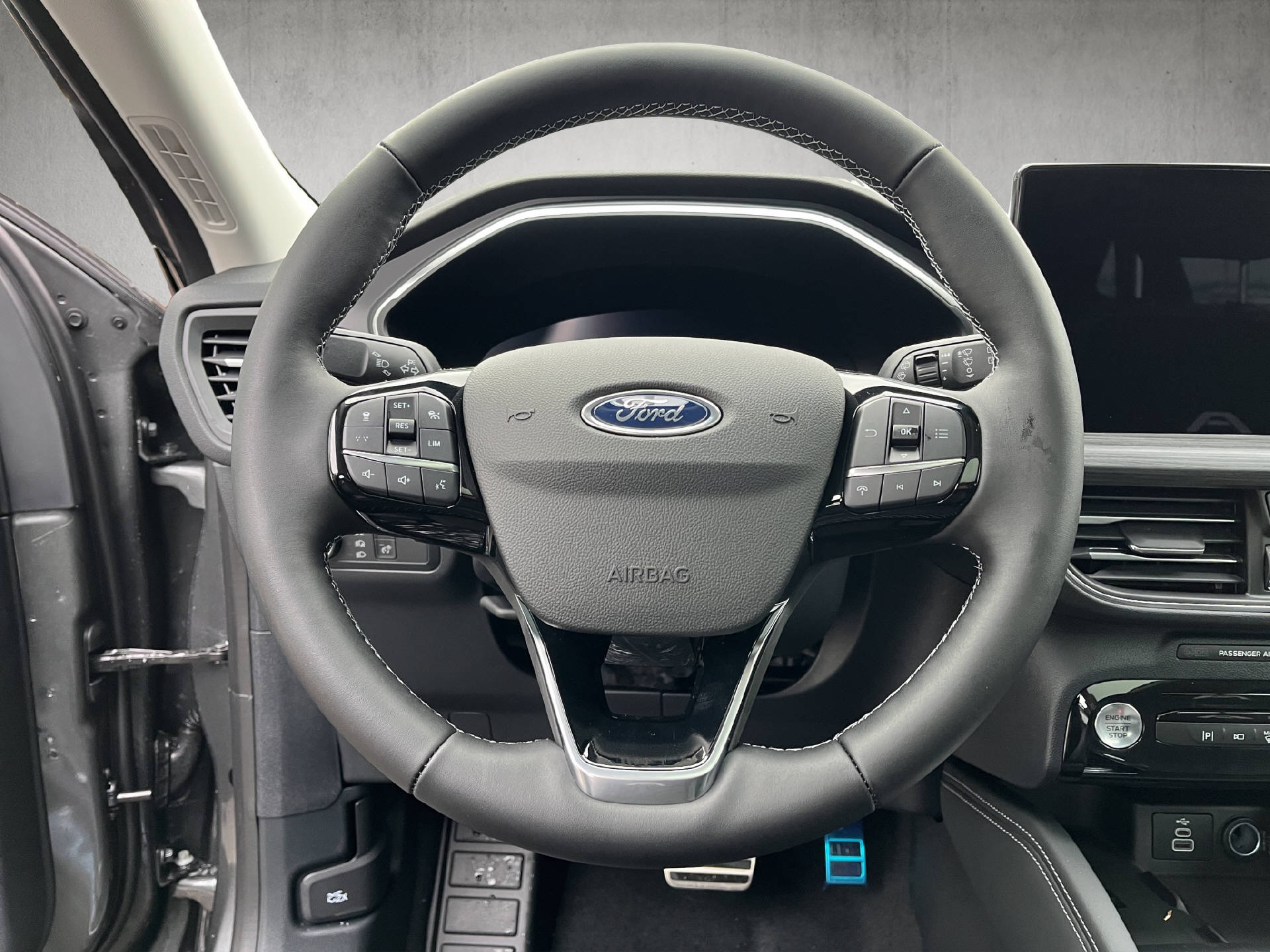 FORD Kuga 2.5 Plug-in Hybrid Active X-image-9