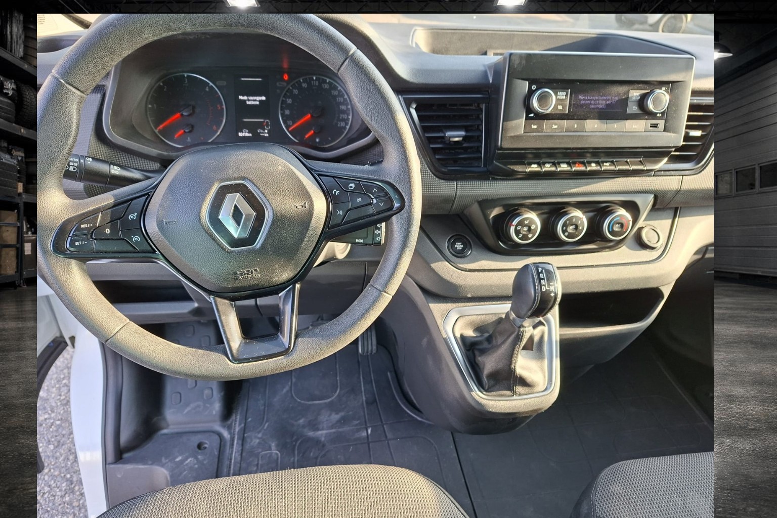 RENAULT Trafic 2.0 Blue dCi 150 Advance L2H1 EDC EN-image-9