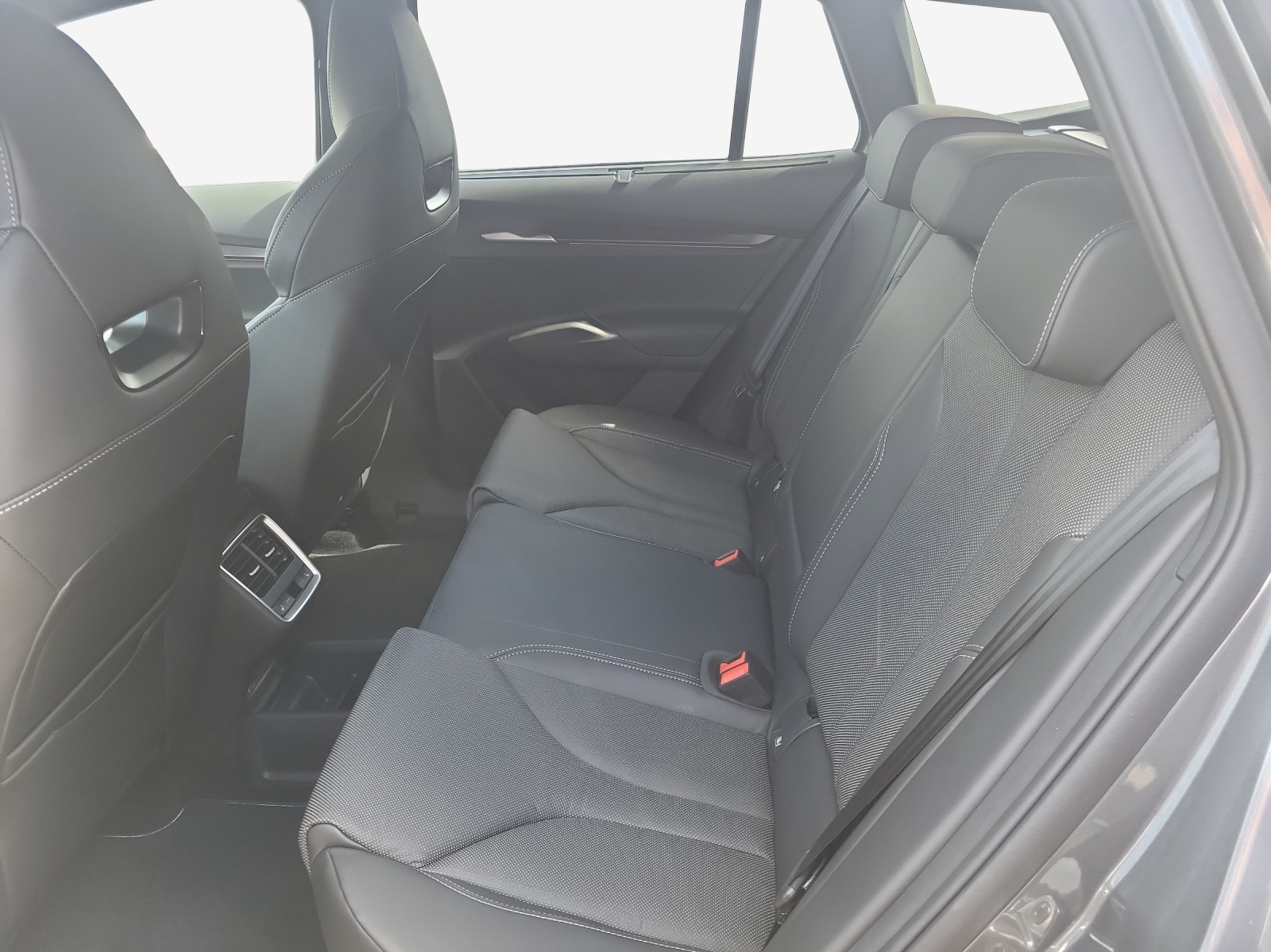 SKODA Enyaq 4x4 RS-image-11