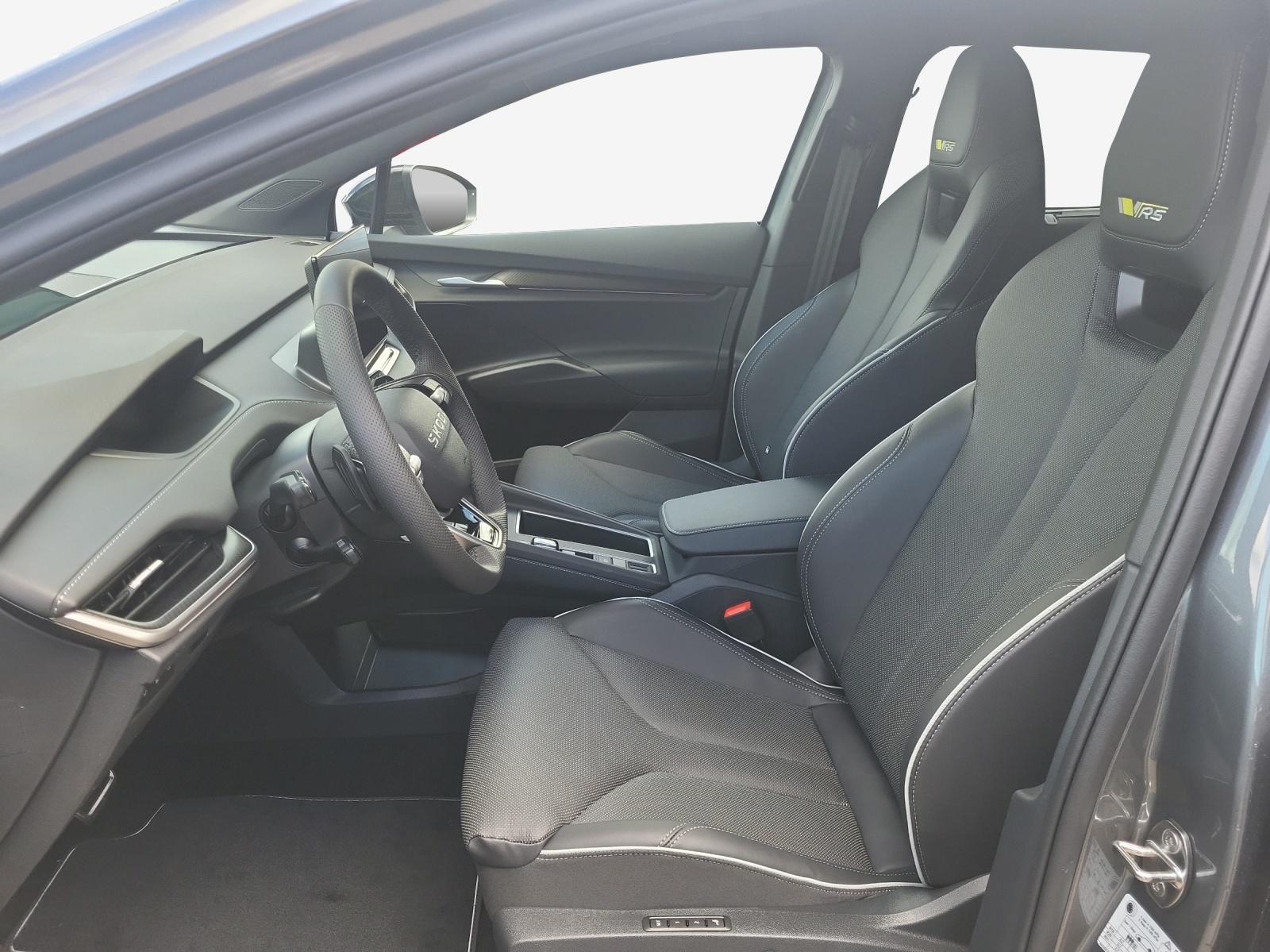 SKODA Enyaq 4x4 RS-image-7