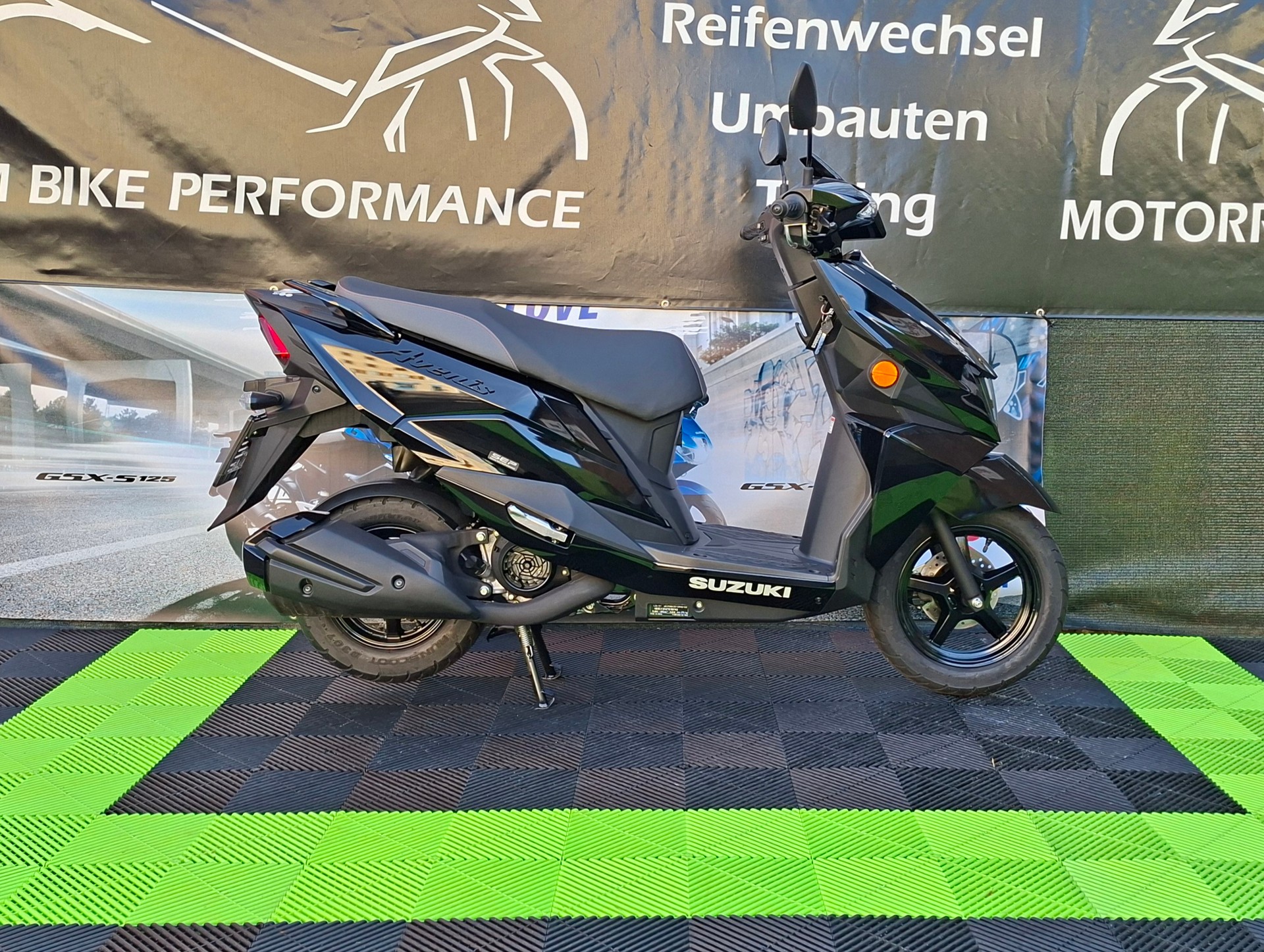 SUZUKI AVENIS 125-showroom-element-1