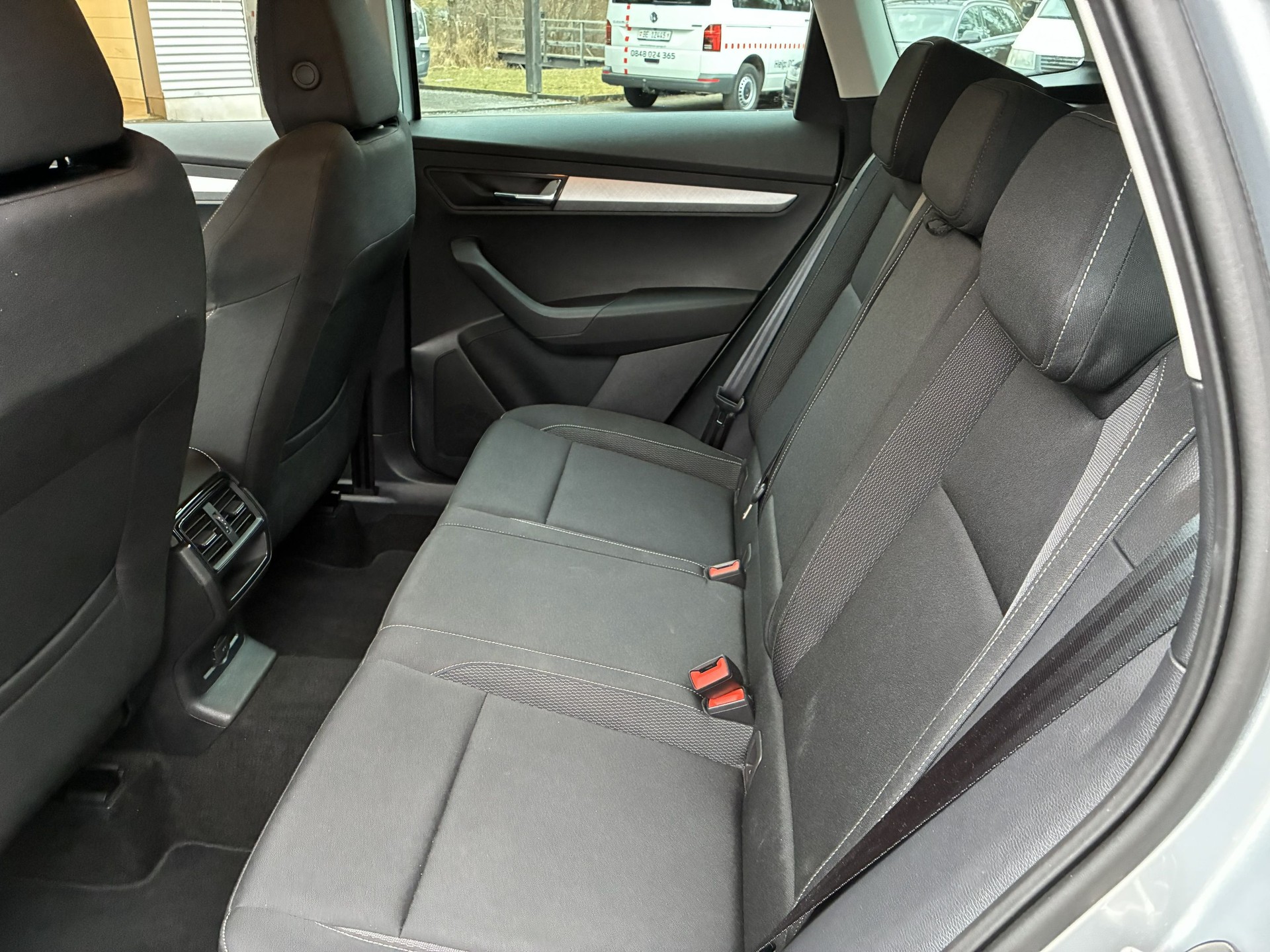 SKODA Karoq 2.0 TDI CR Selection 4x4 DSG-image-9