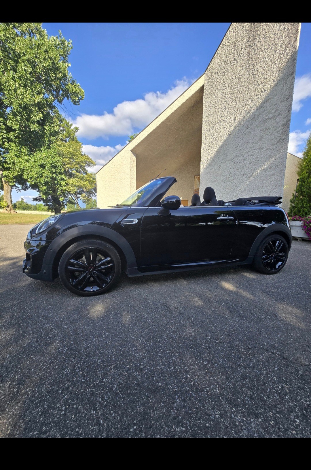 MINI Cooper Cabriolet-image-2