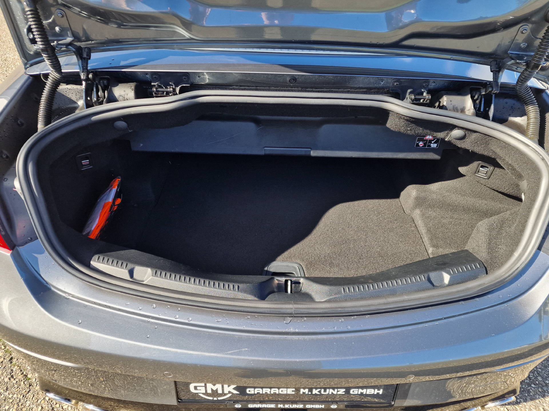 MERCEDES-BENZ E 200 AMG Line 4matic Cabriolet-image-12