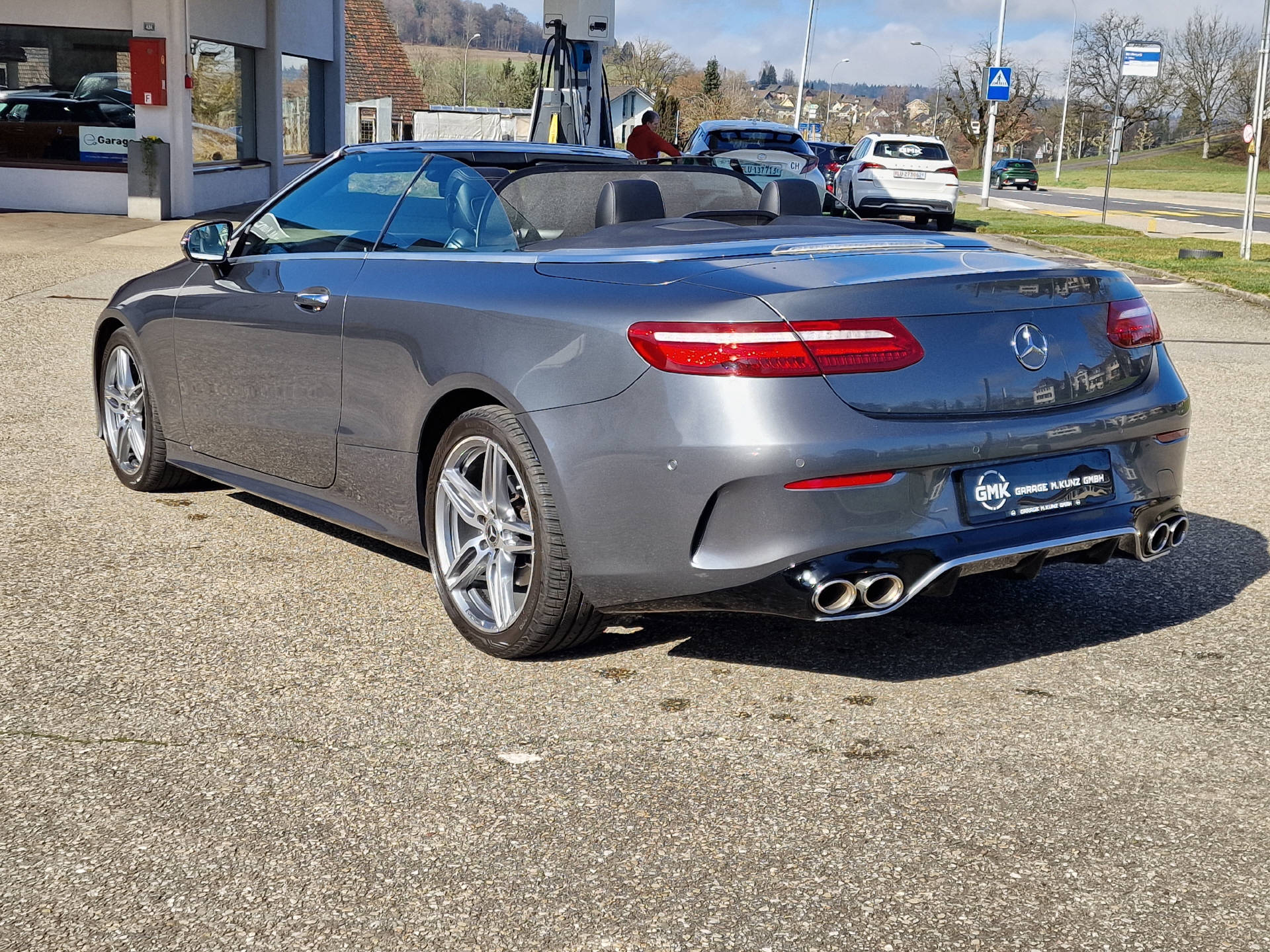 MERCEDES-BENZ E 200 AMG Line 4matic Cabriolet-showroom-element-2