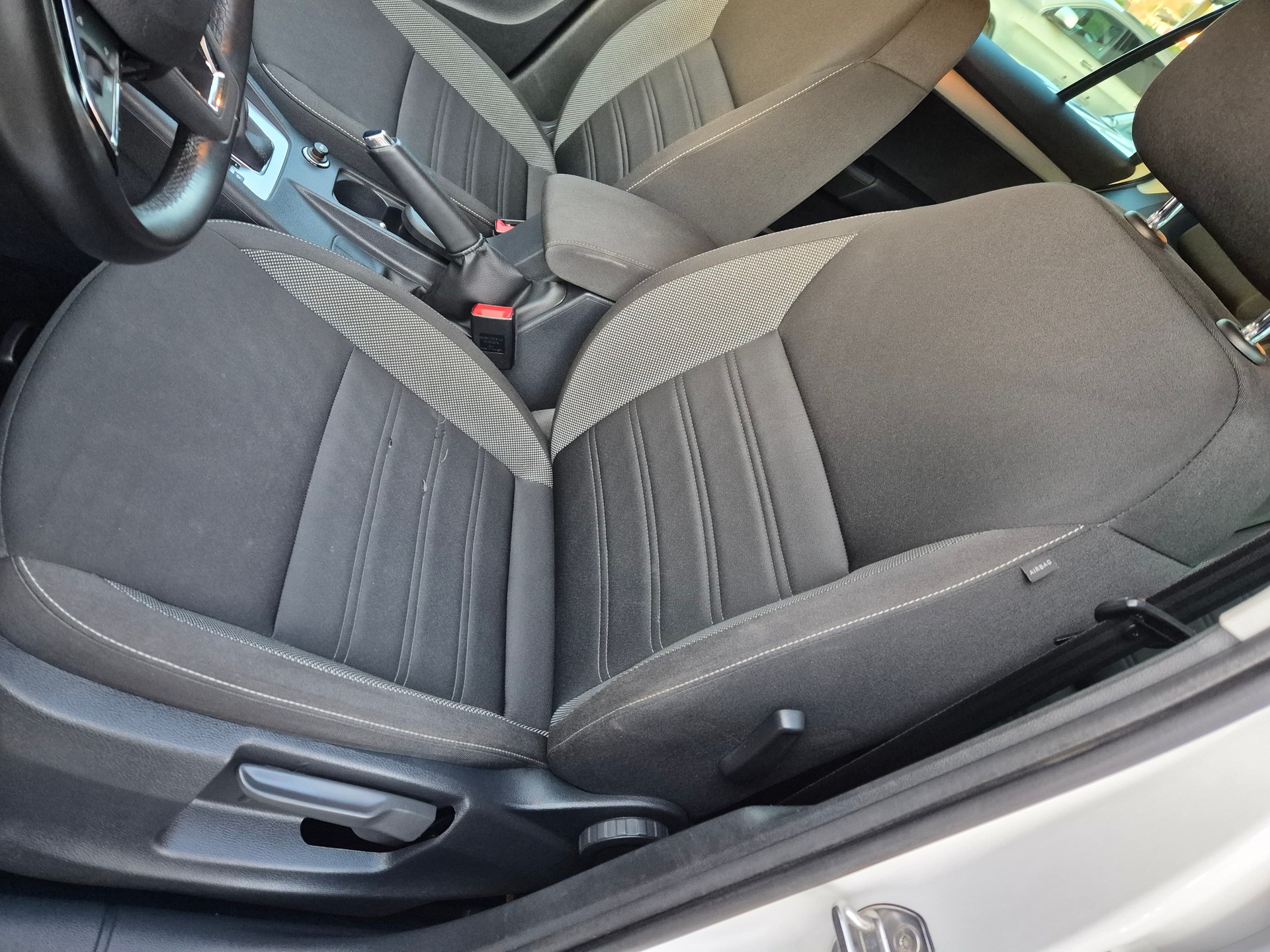 SKODA Octavia Combi 2.0 TDI Ambition DSG-image-10