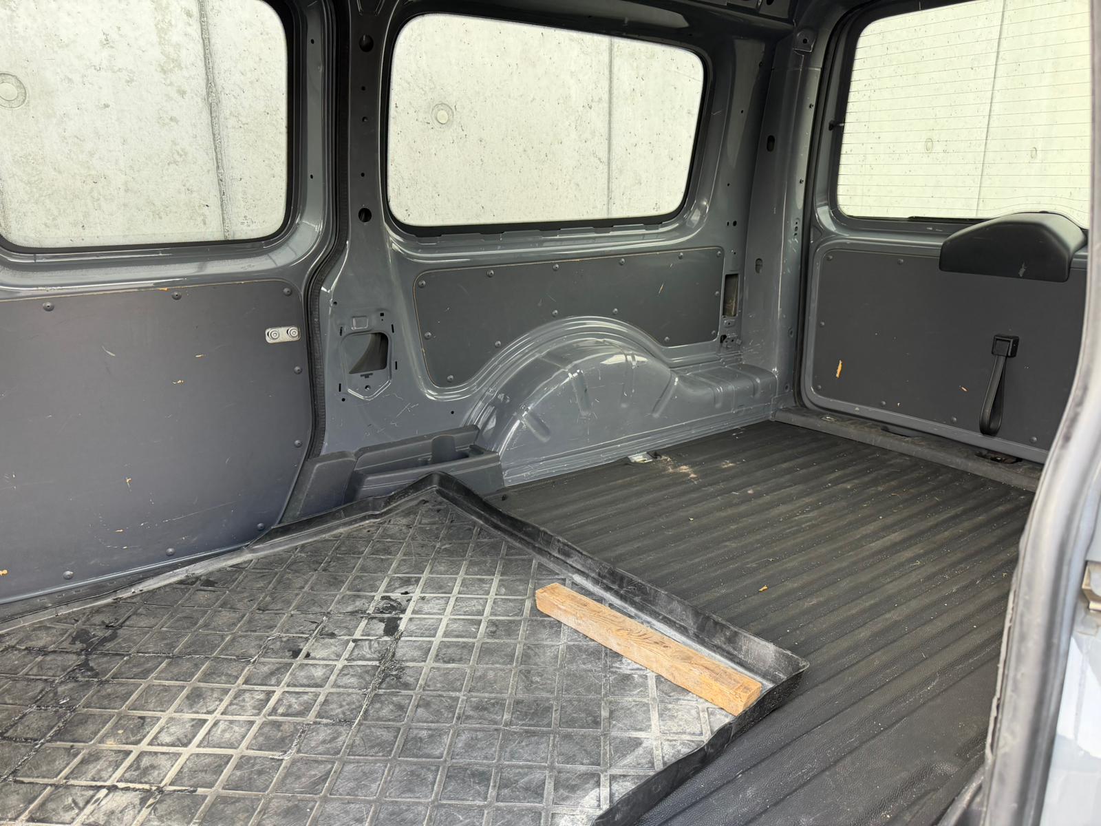 VW Caddy Maxi 1.6 TDI-image-6