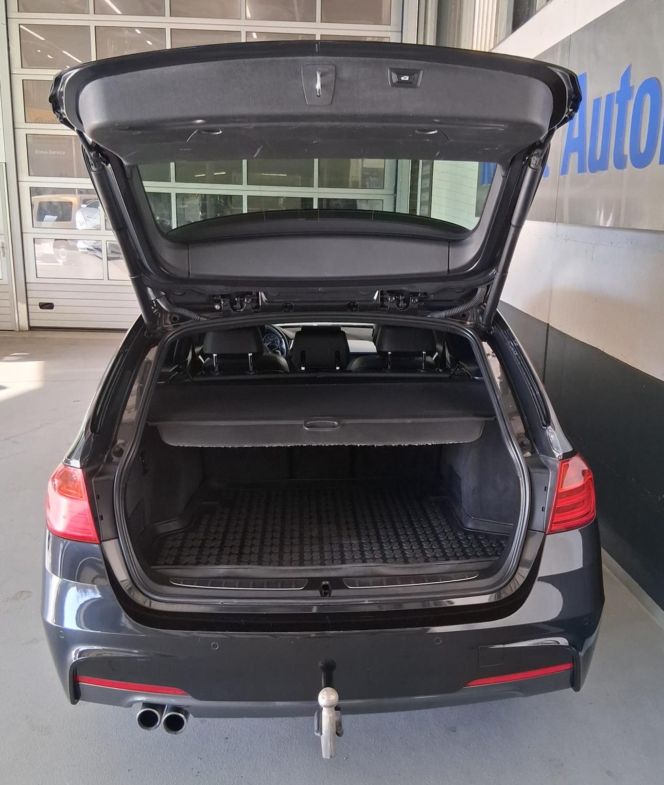BMW 330d xDrive SAG Touring-image-2
