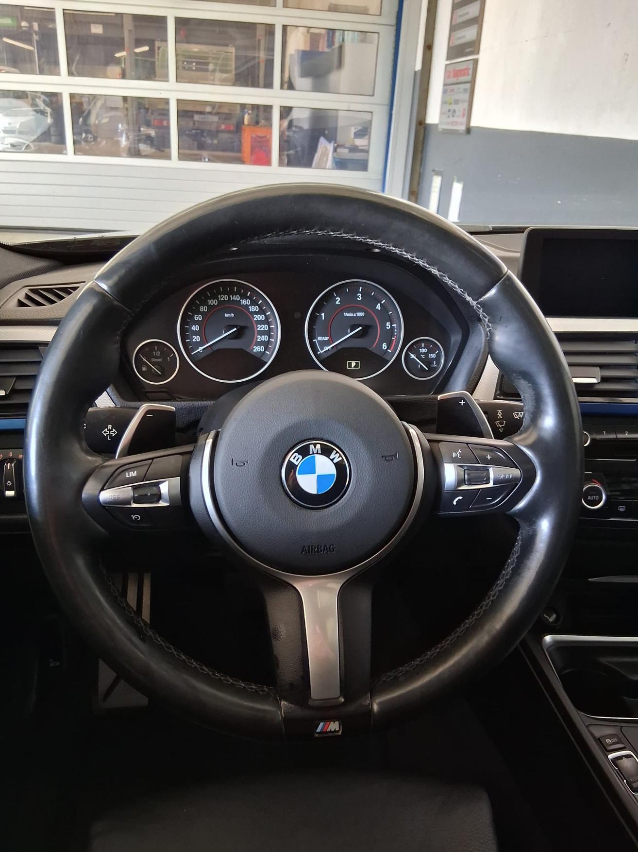 BMW 330d xDrive SAG Touring-image-11
