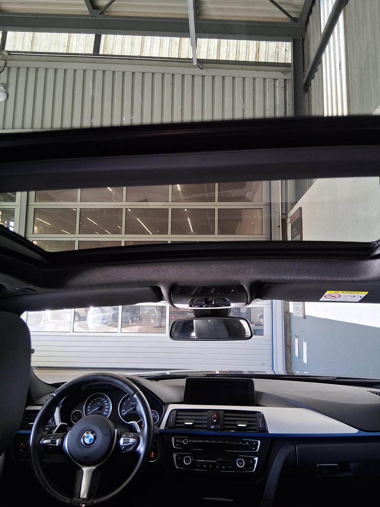 BMW 330d xDrive SAG Touring-image-13
