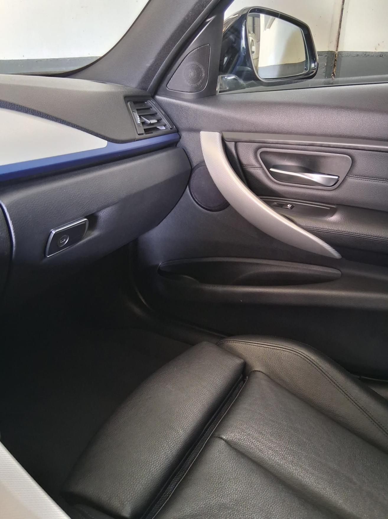 BMW 330d xDrive SAG Touring-image-16