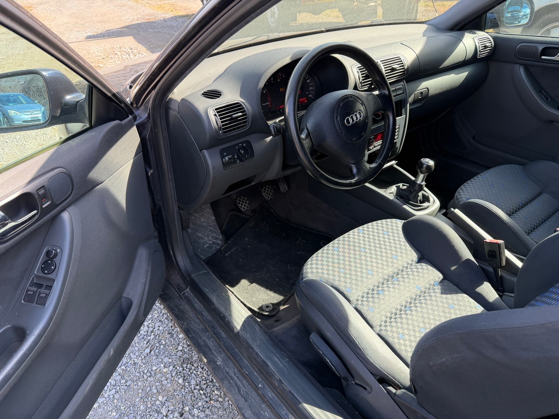 AUDI A3 1.8 T Ambition-image-9