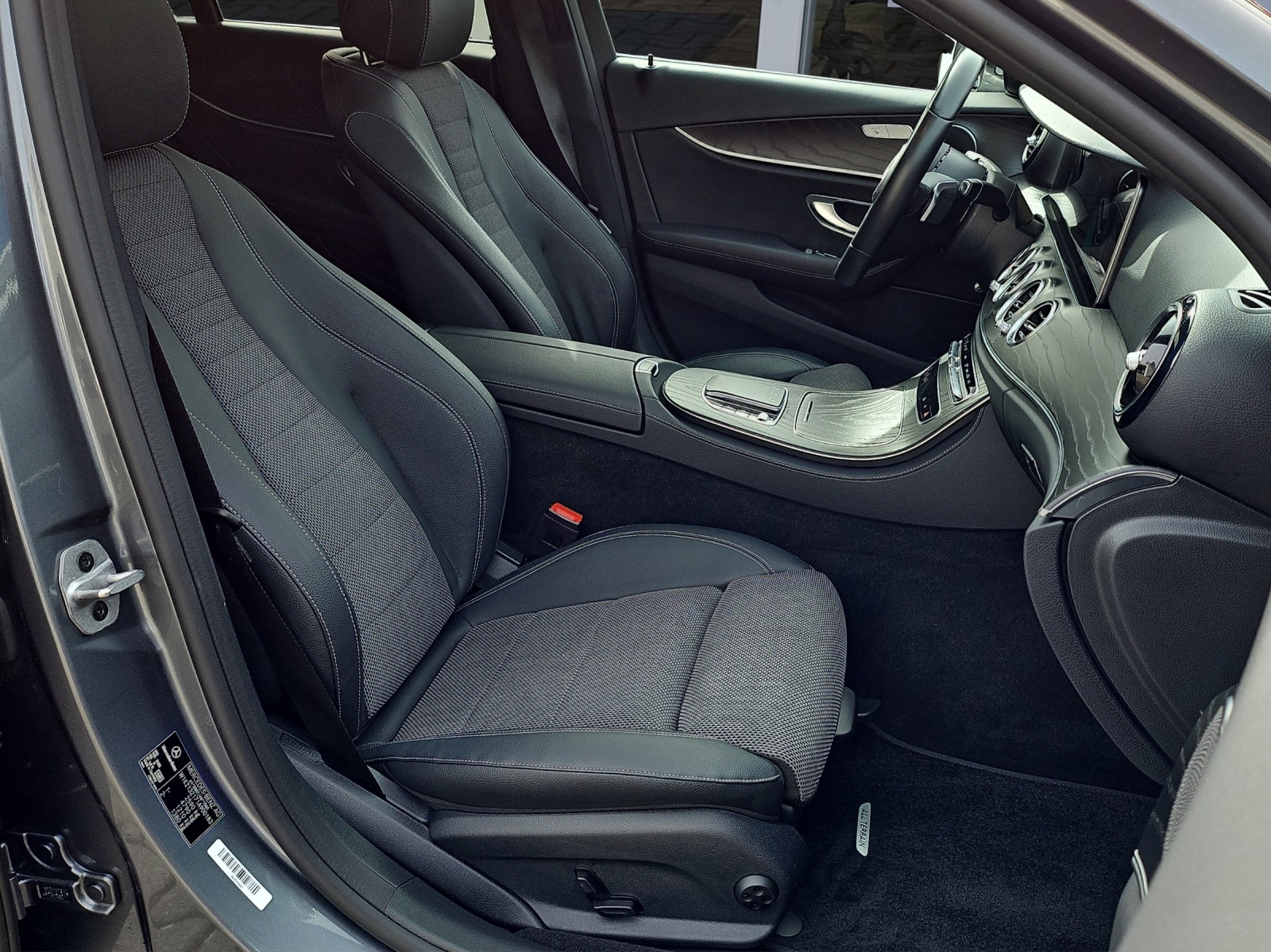MERCEDES-BENZ E 220 d All-Terrain 4Matic Avantgarde 9G-Tronic-image-13