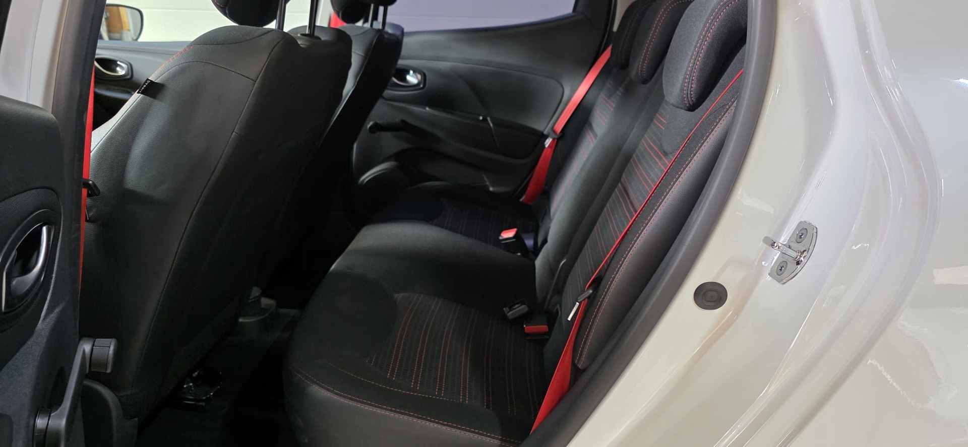 RENAULT Clio 1.6 T RS 200 EDC *CH FAHRZEUG* FRISCH AB MFK*-image-25